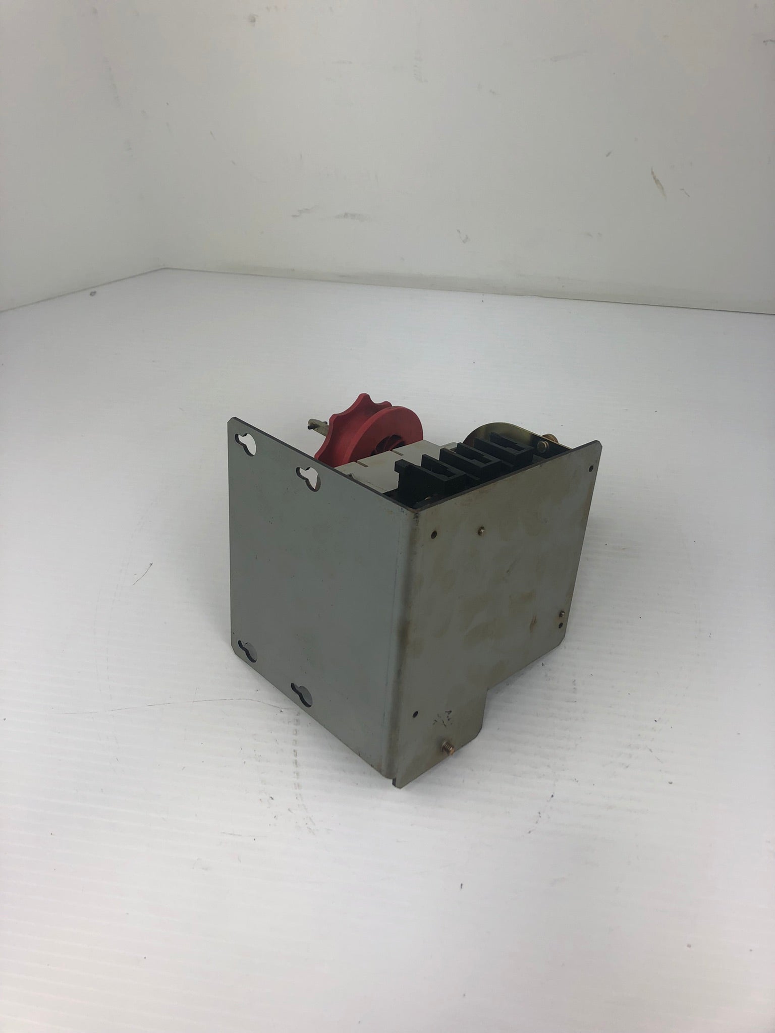 Allen-Bradley 194R-M/A83899 Fused Disconnect Switch Broken Handle Cracked Casing