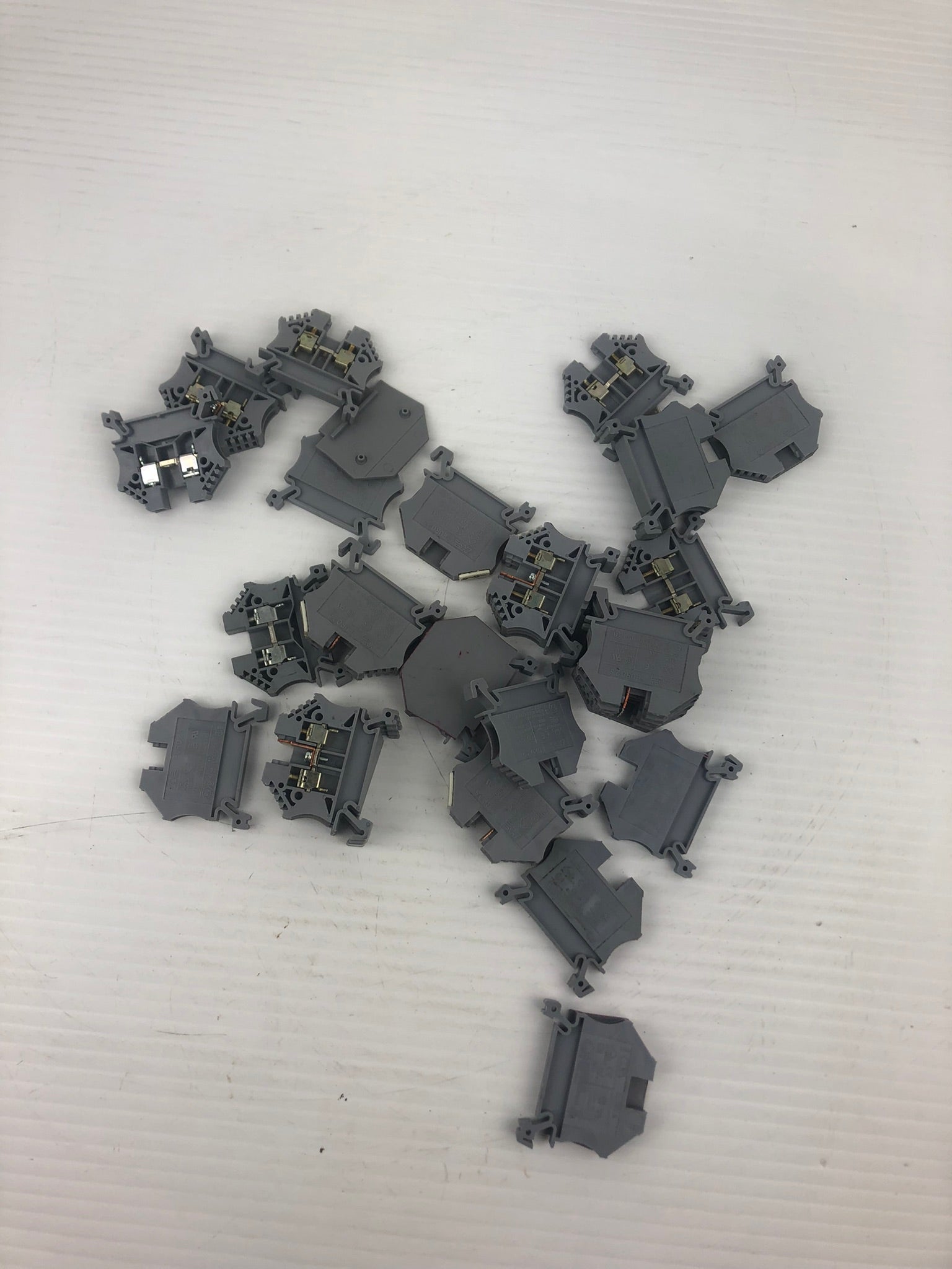 Morsettitalia EUR0 4 DIN Rail Terminal Blocks - Lot of 35