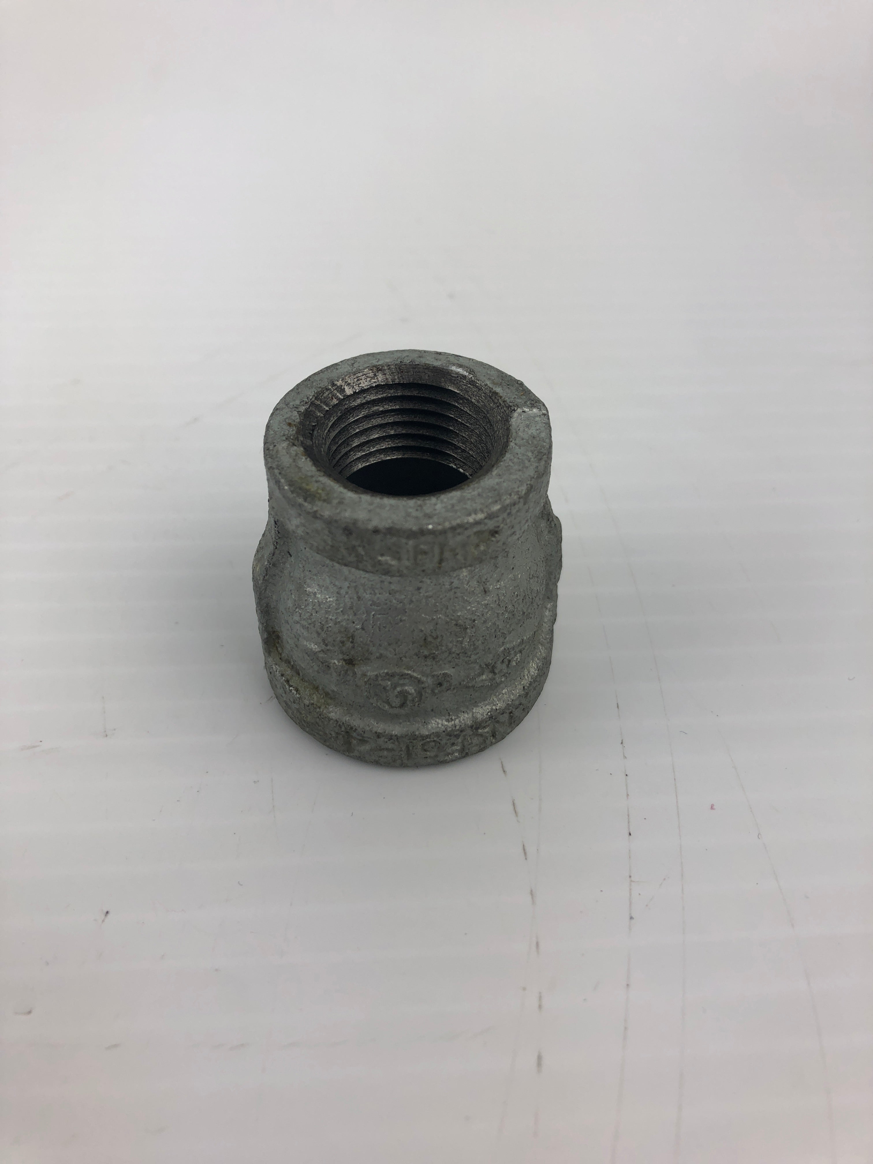 610-2909 Galvanized Reducing Coupling 3/4" x 1/2"