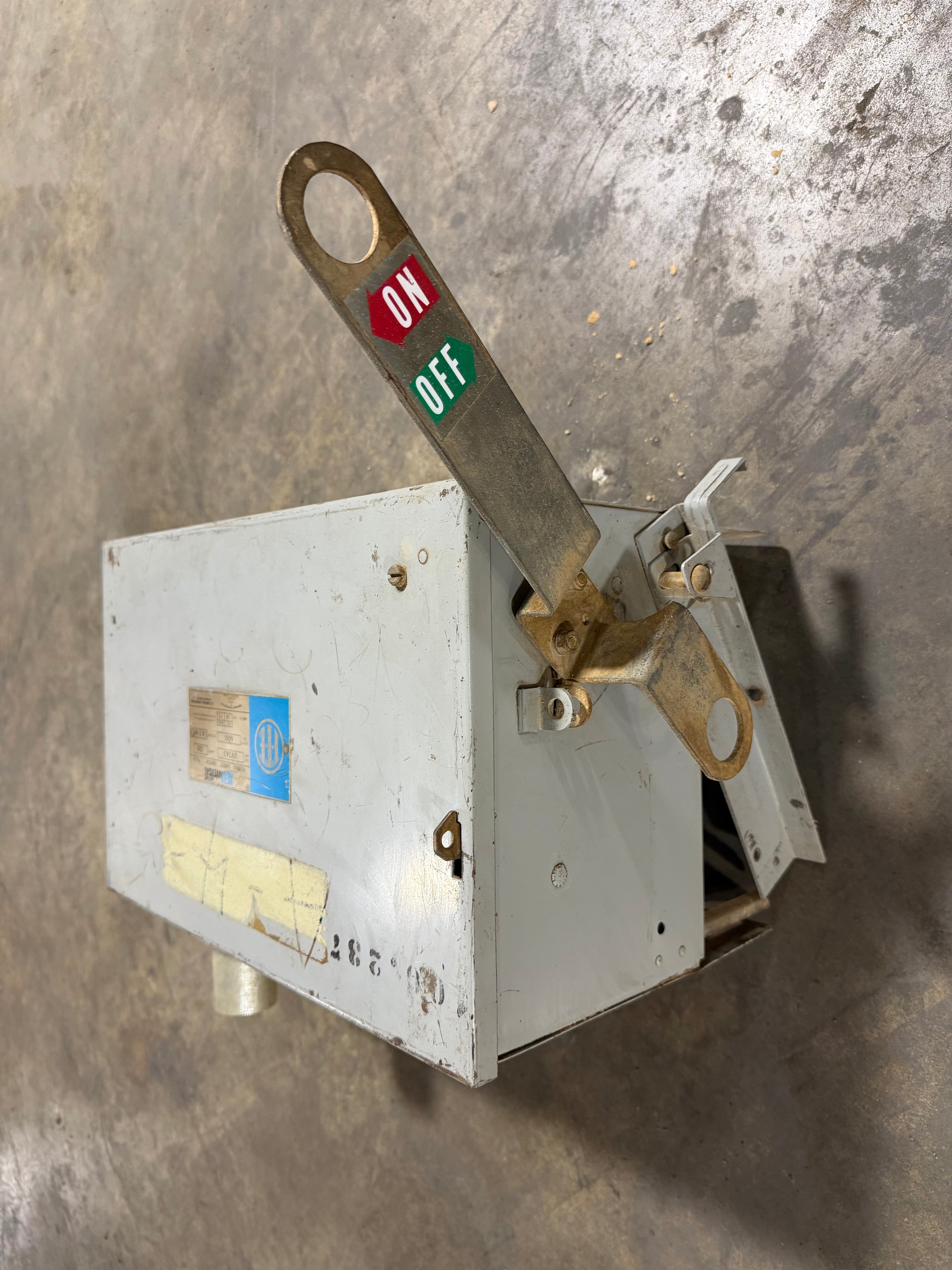 ITE Gould UV363 XL-U Fusible Bus Plug 100A 600V 3PH 3W Used