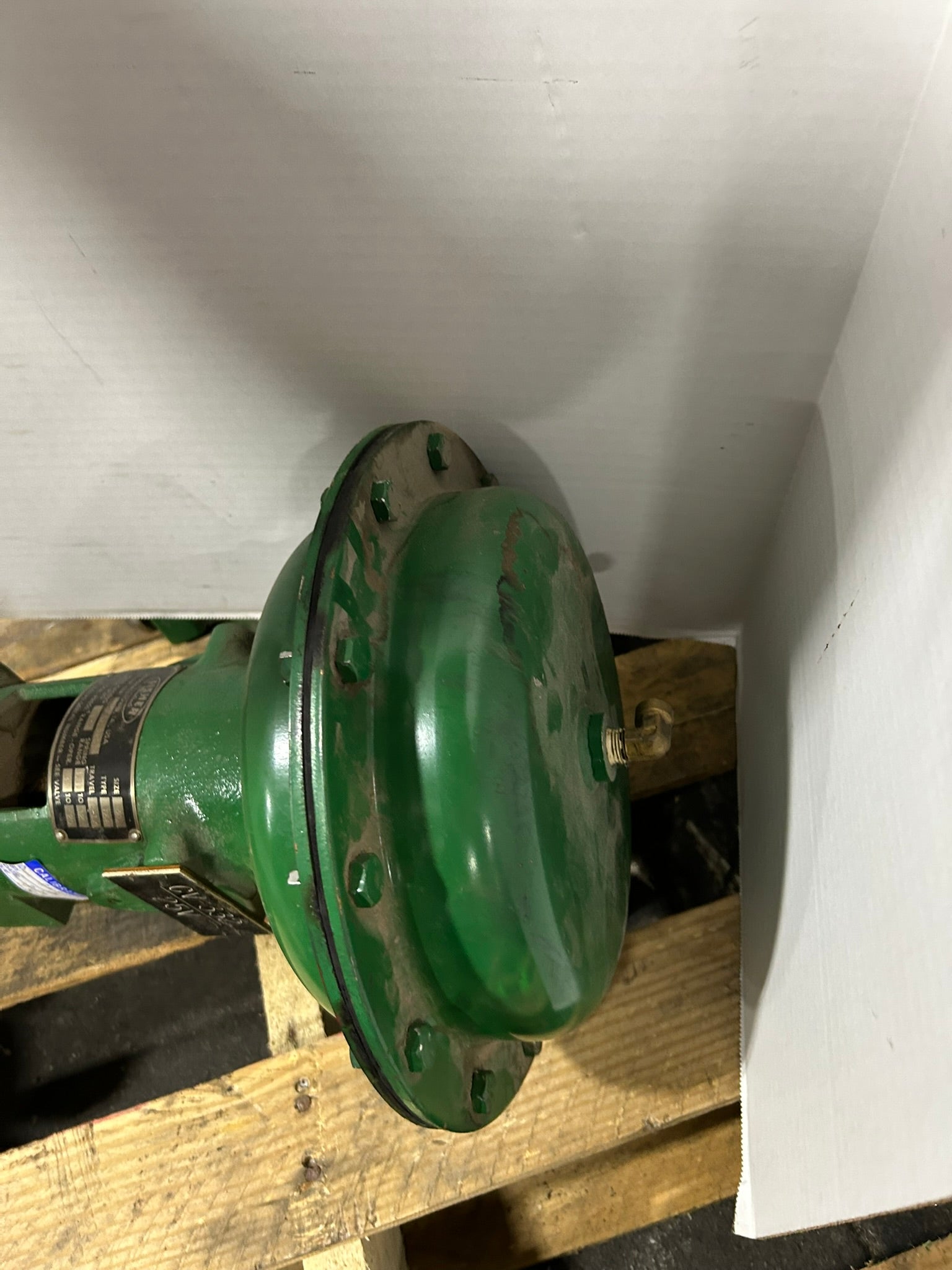 Fisher Controls 5867352 Gate Valve Size 30, Type 656 Travel 2-1/8 125 PSIG