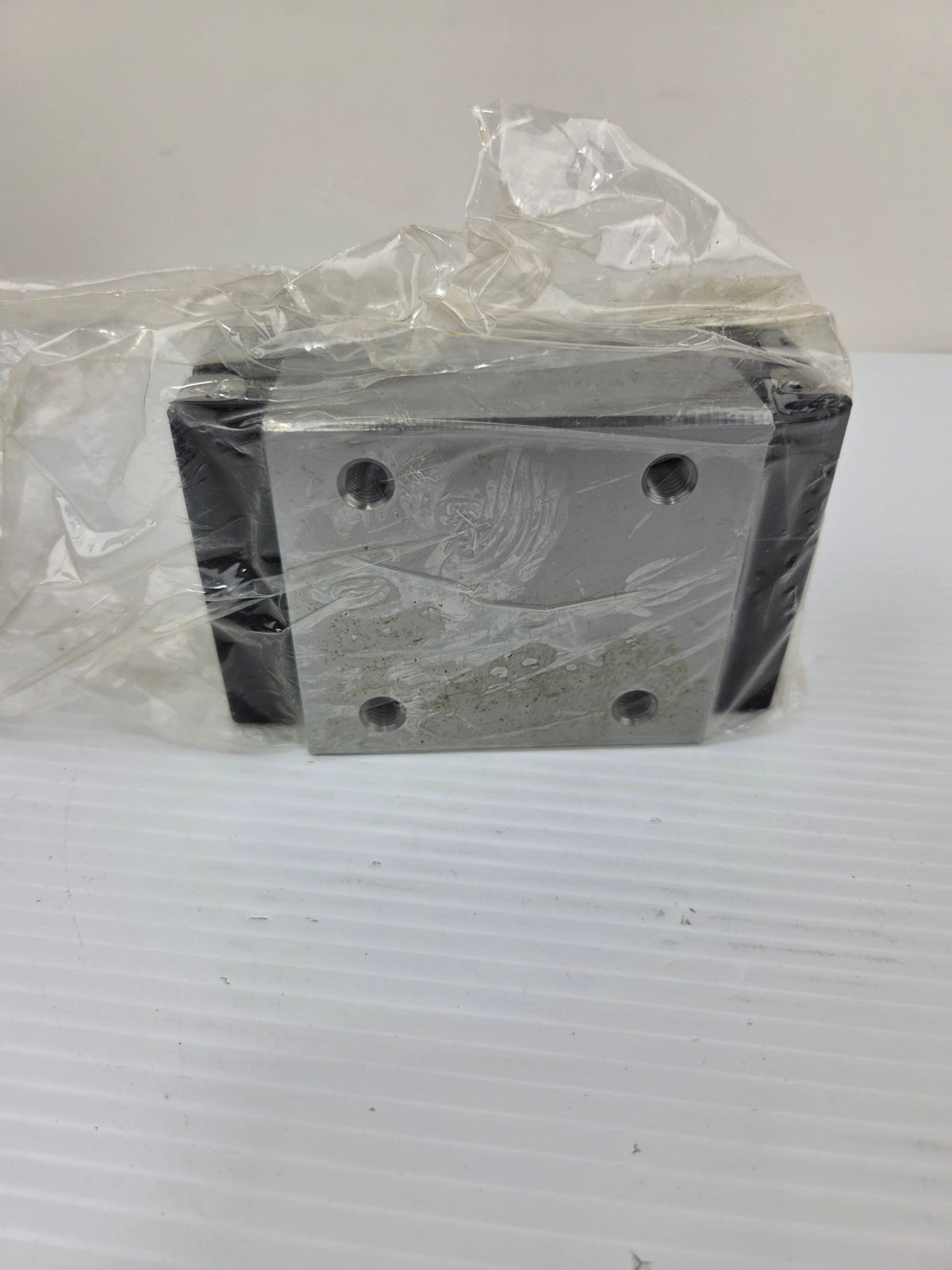 Rexroth R162141322 Guide Rail Ball Runner Block Carbon Steel KWD-045-SNH-C1-H-1