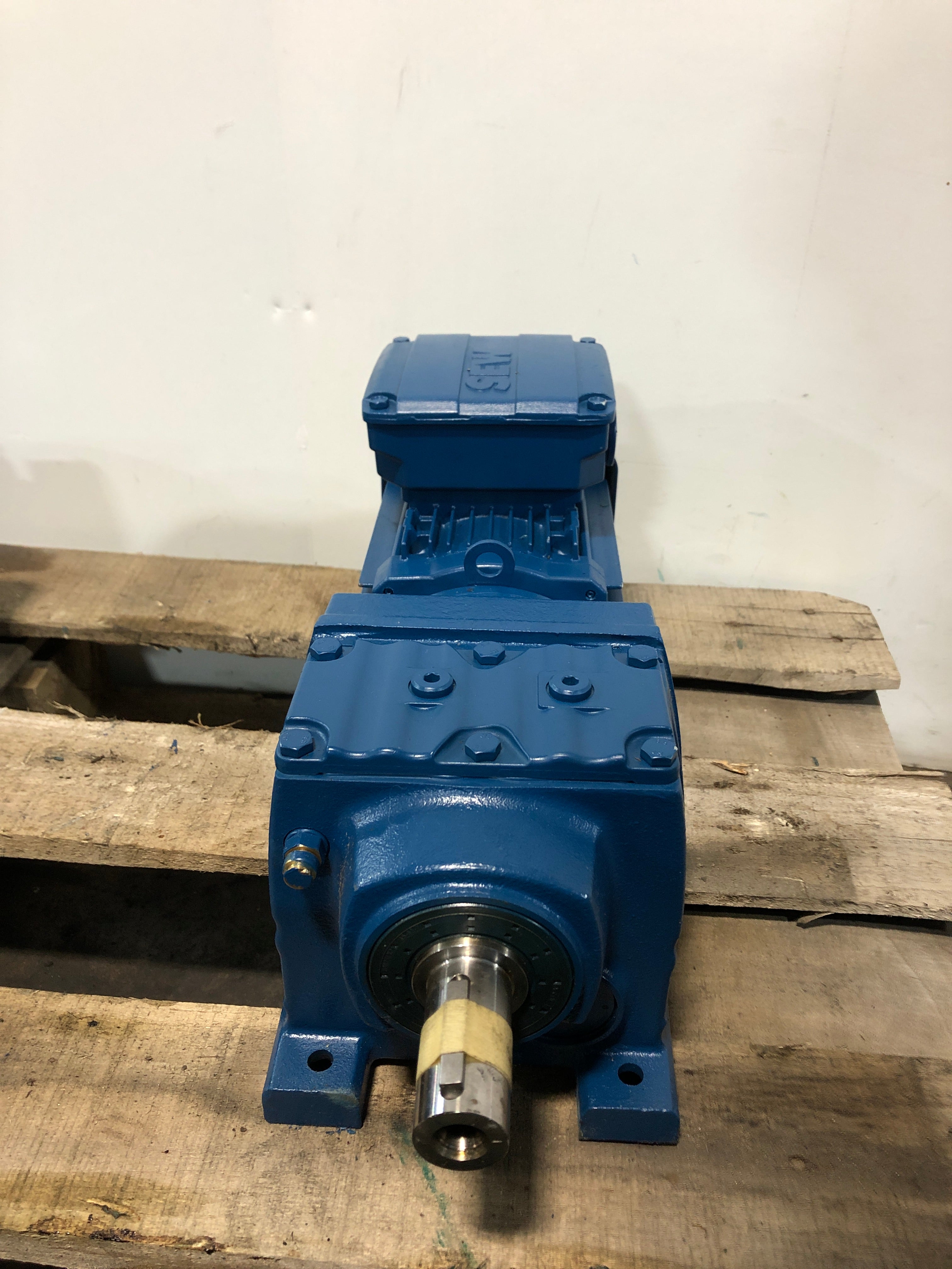 Sew Eurodrive R37DRN71M4 Gearmotor 0.50 HP 1415/1730 RPM 3PH 220/440V 1.83/1.05A