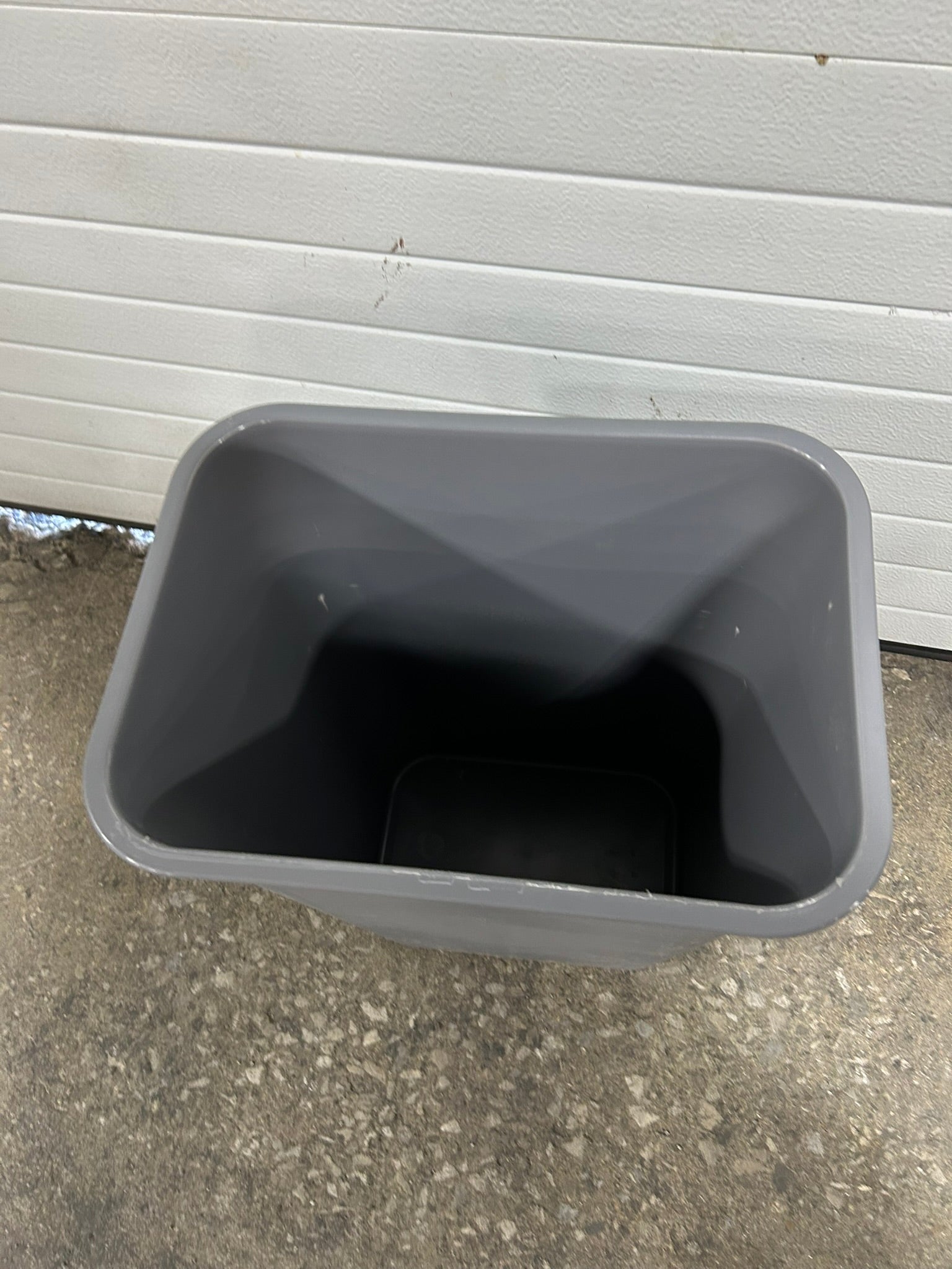 4114GY-A1 Wastebasket 10 Gallon Grey B08PDS2HTZ 16" L x 12" W x 20" T
