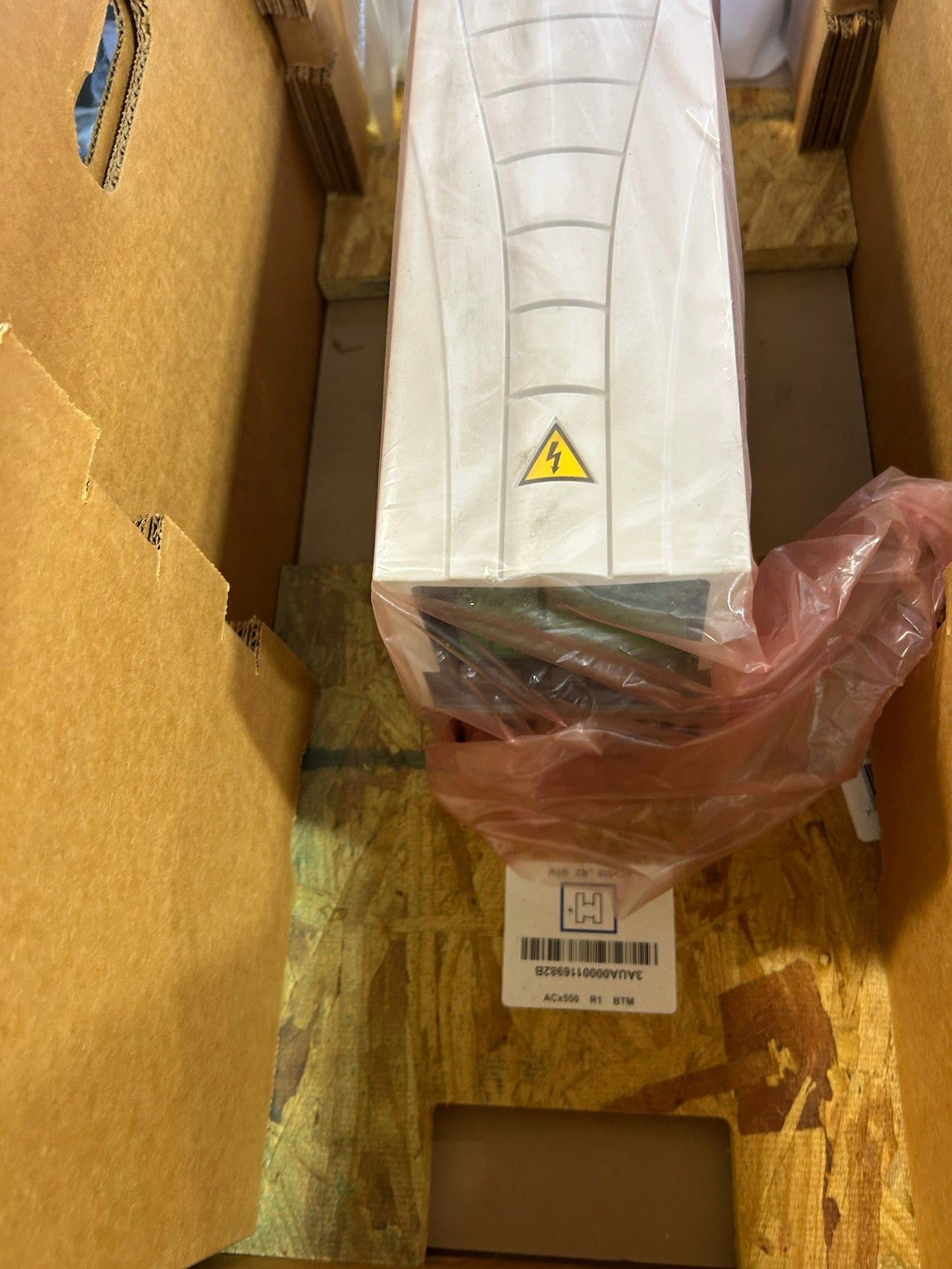ABB ACS550-U1-023A-4 Inverter Drive 15 HP 11 KW 380-480 Volts 23 Amps