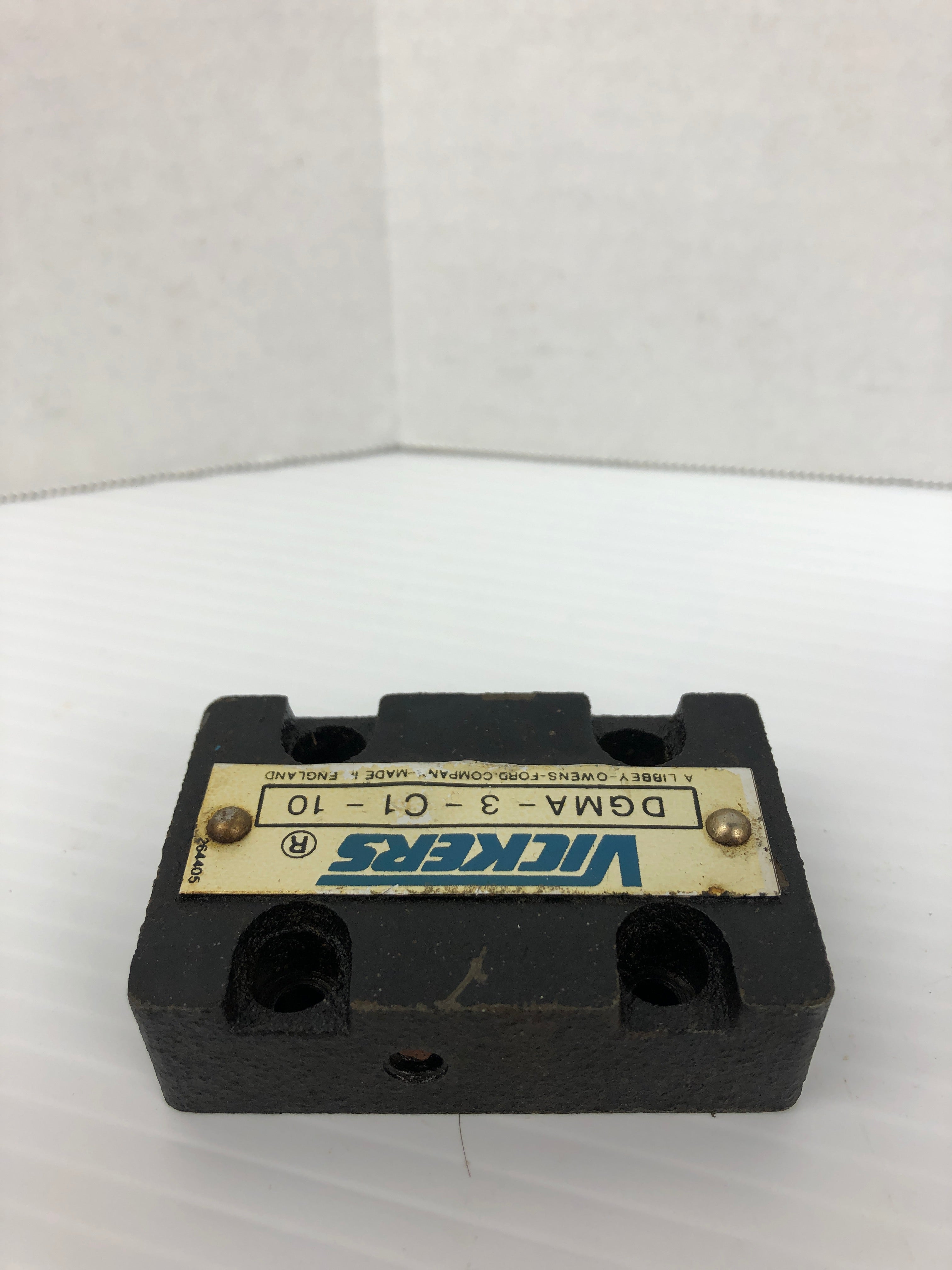 Vickers DGMA-3-C1-10 Valve Connection Plate