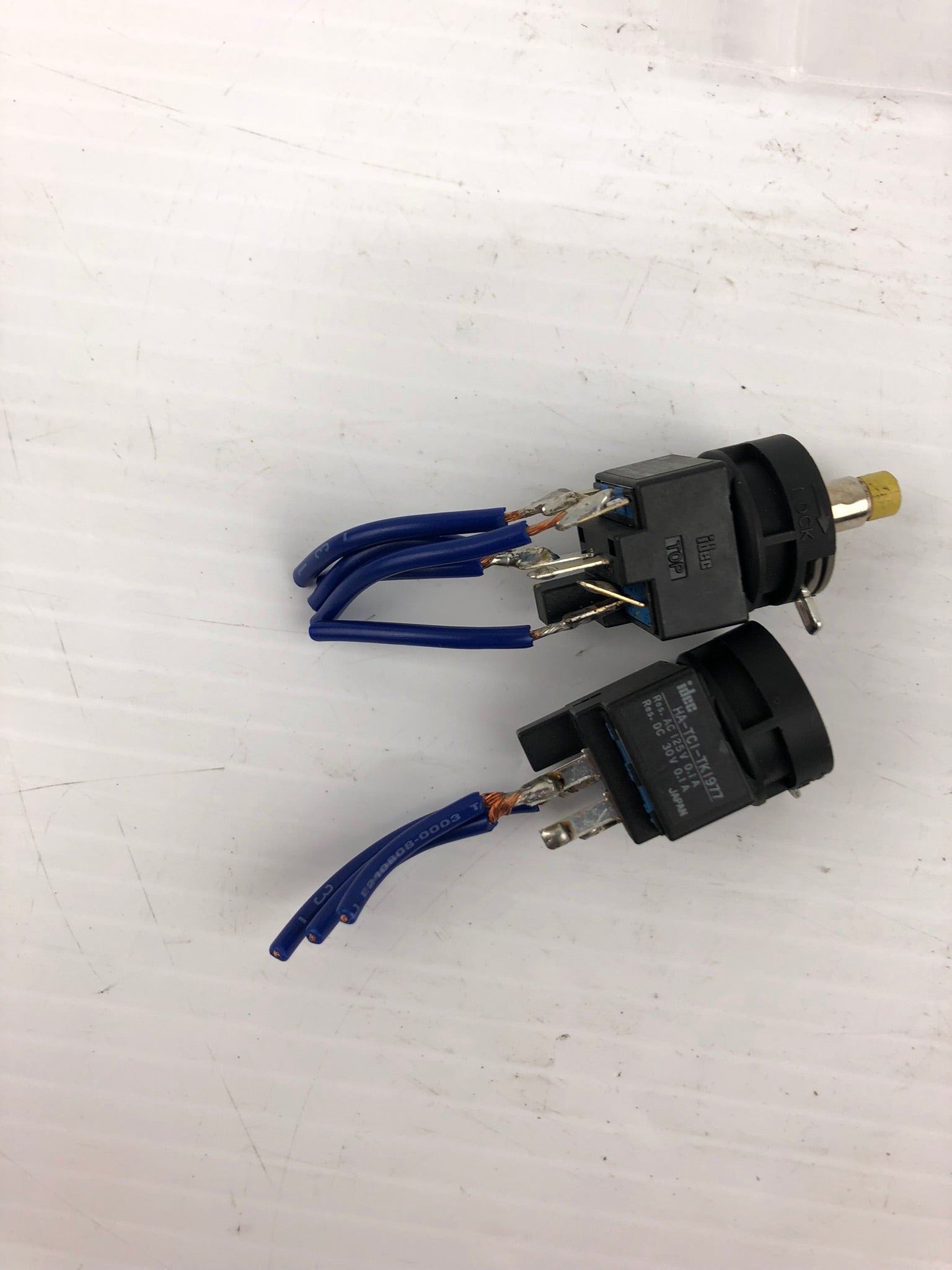 IDEC HA-TC10-TK1977 Push Button - Lot of 2