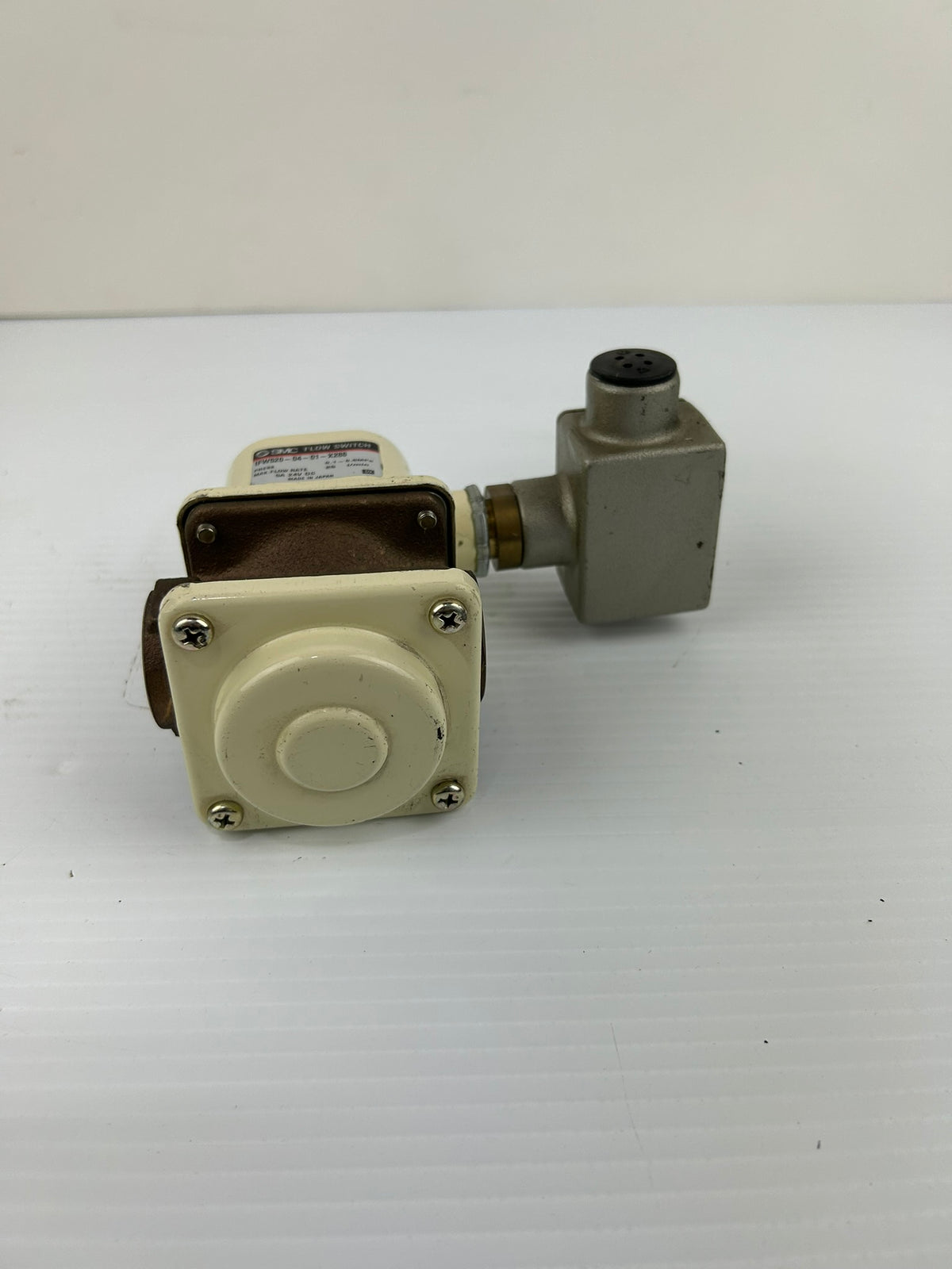 SMC IFW520-04-01-X288 IFW Flow Switch 0.1~0.6MPa 5A 24VDC 25l/min