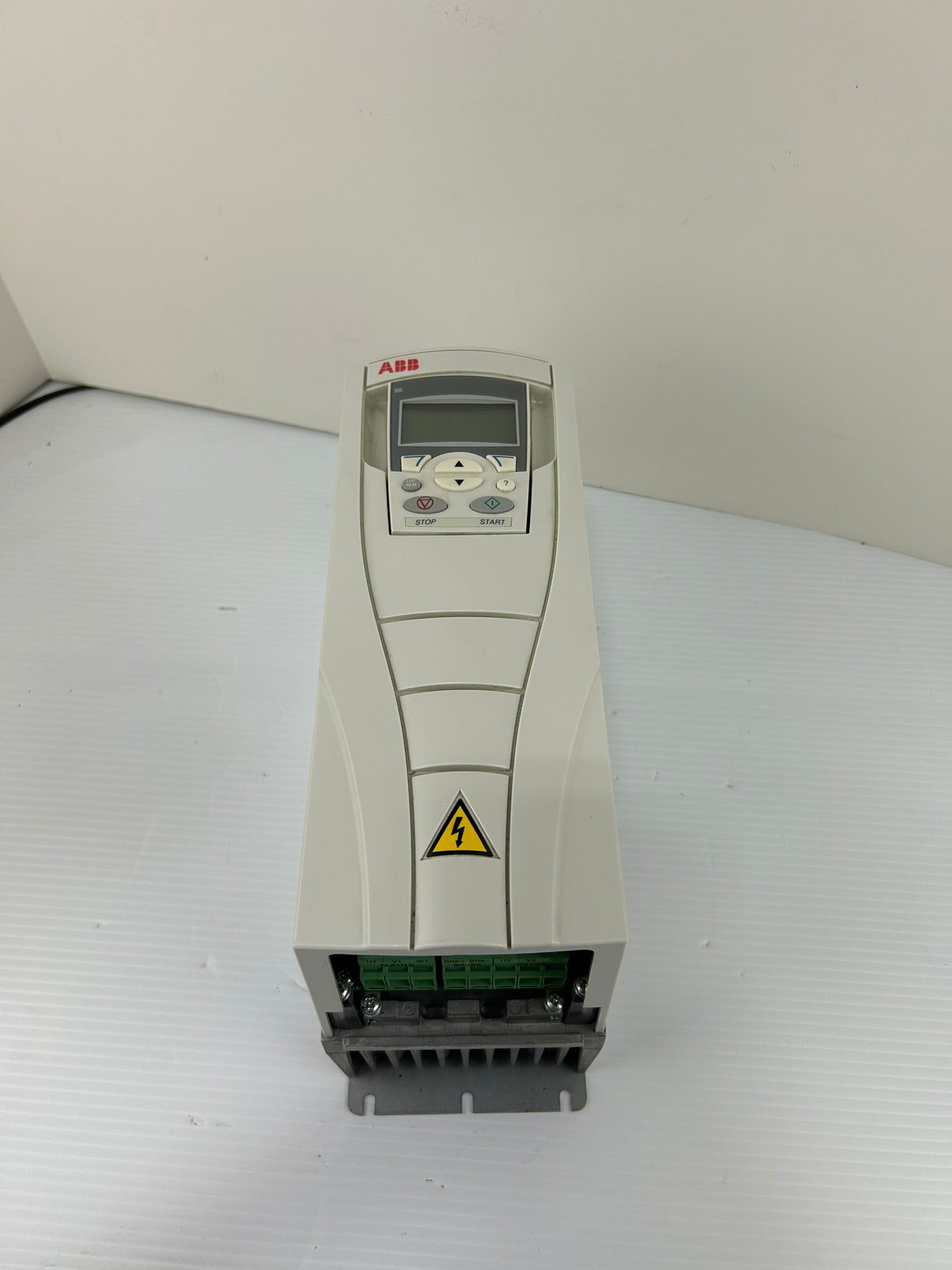 ABB ACS550-U1-08A8-4 VFD Variable Frequency Drive 5HP 480V 3PH AC Drive 4kW