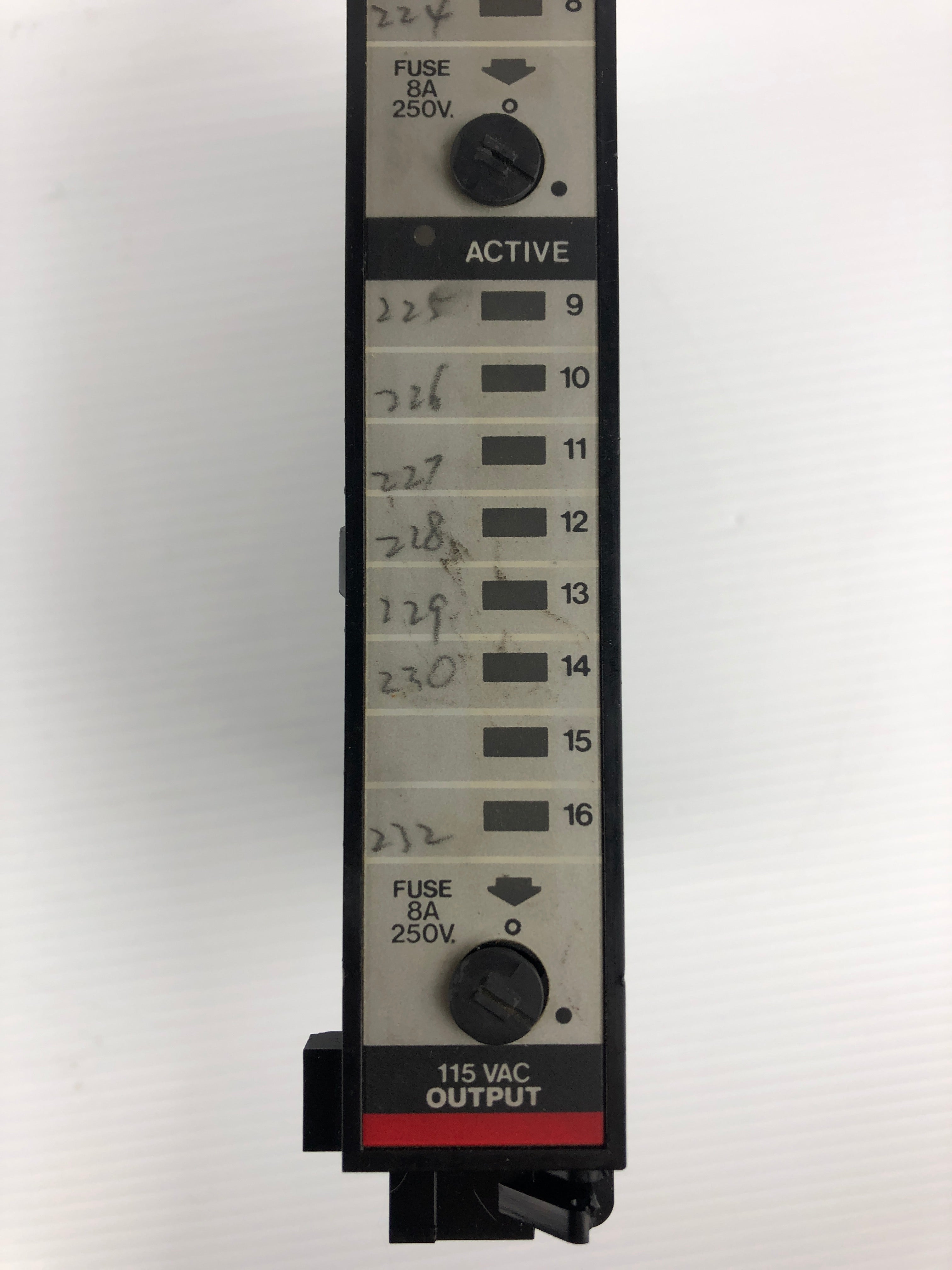 B804 Output Module 115VAC Gould/Modicon