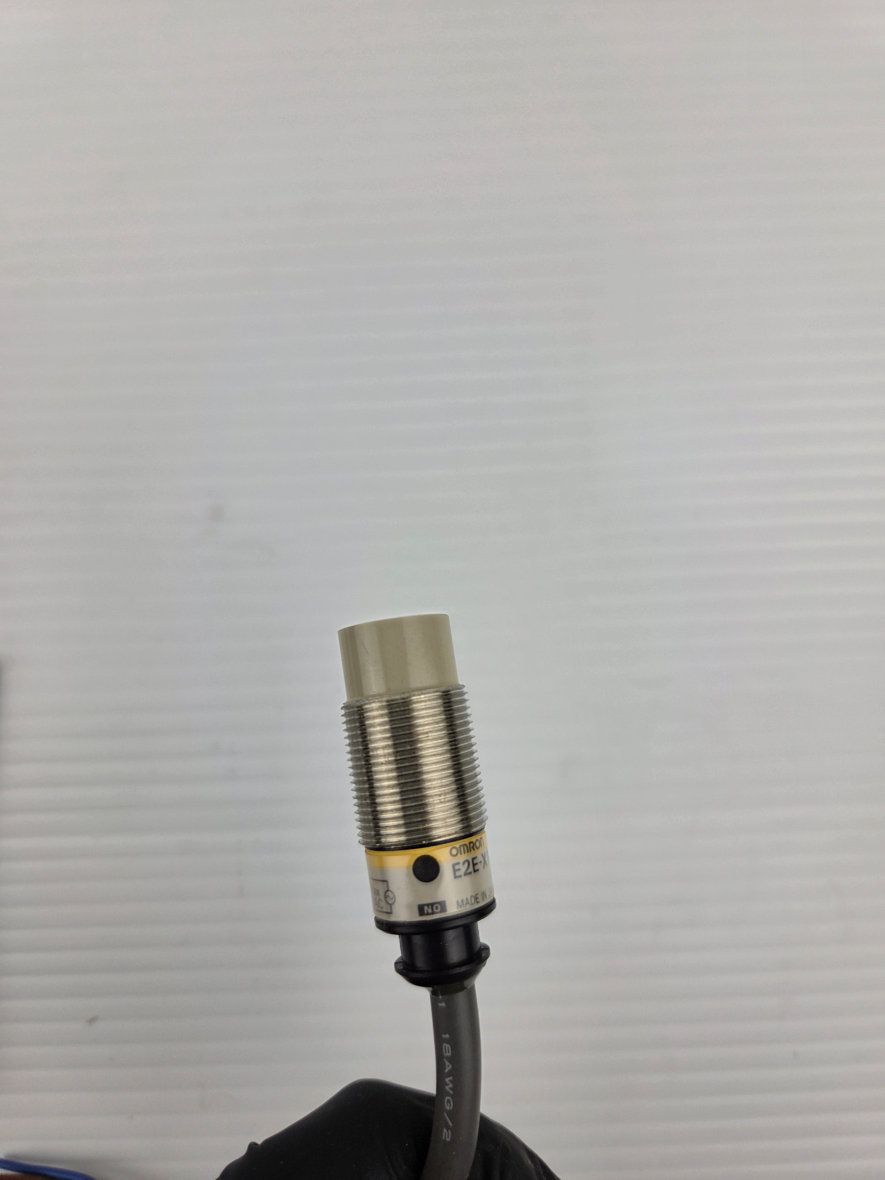 Omron E2E-X10MY1-US Inductive Proximity Sensor 10mm 20-264VAC M18