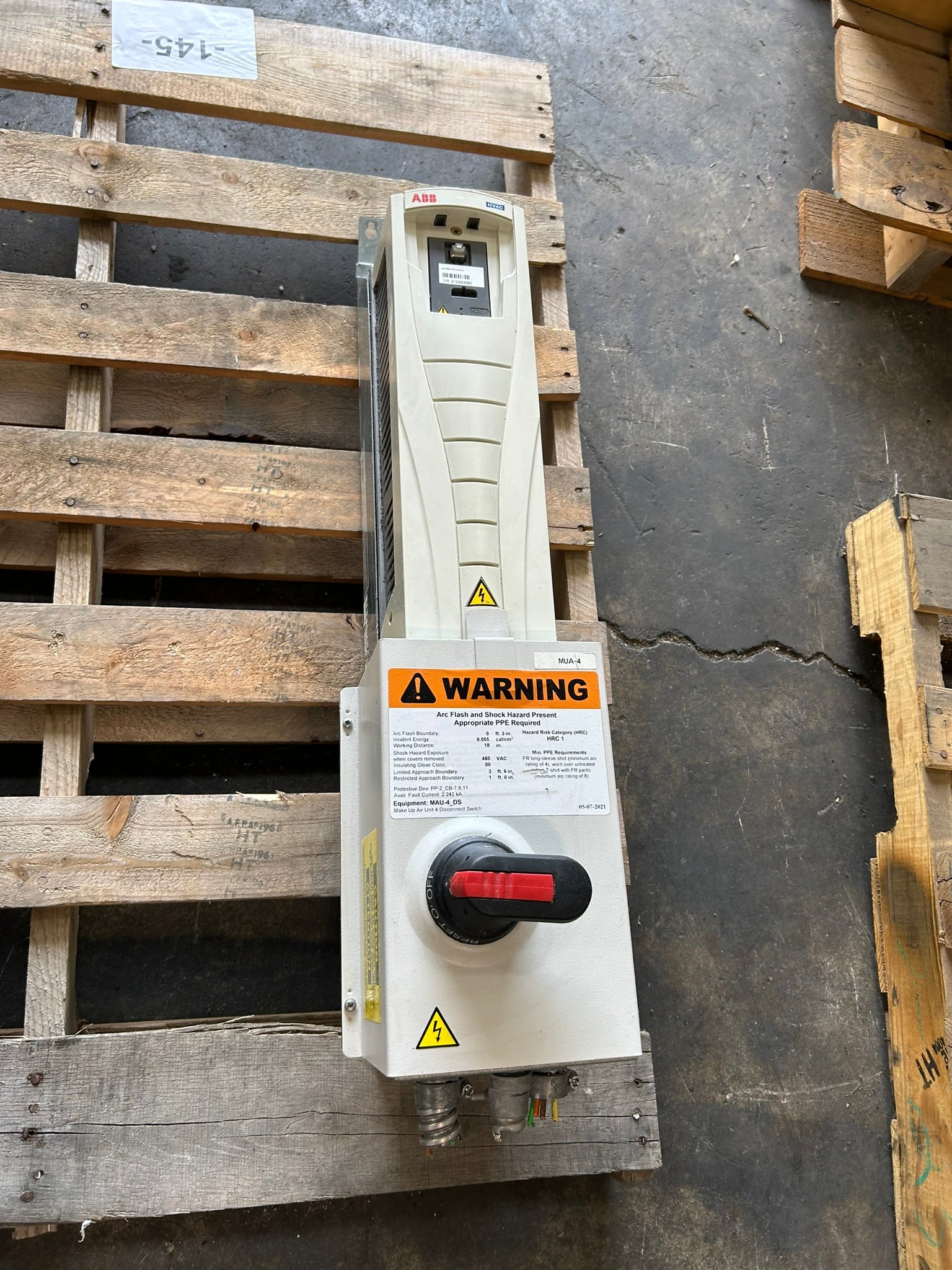 ABB ACH550-PCR-015A-4 VFD Drive 480V 3PH 10HP w/ Disconnect Switch - No Keypad