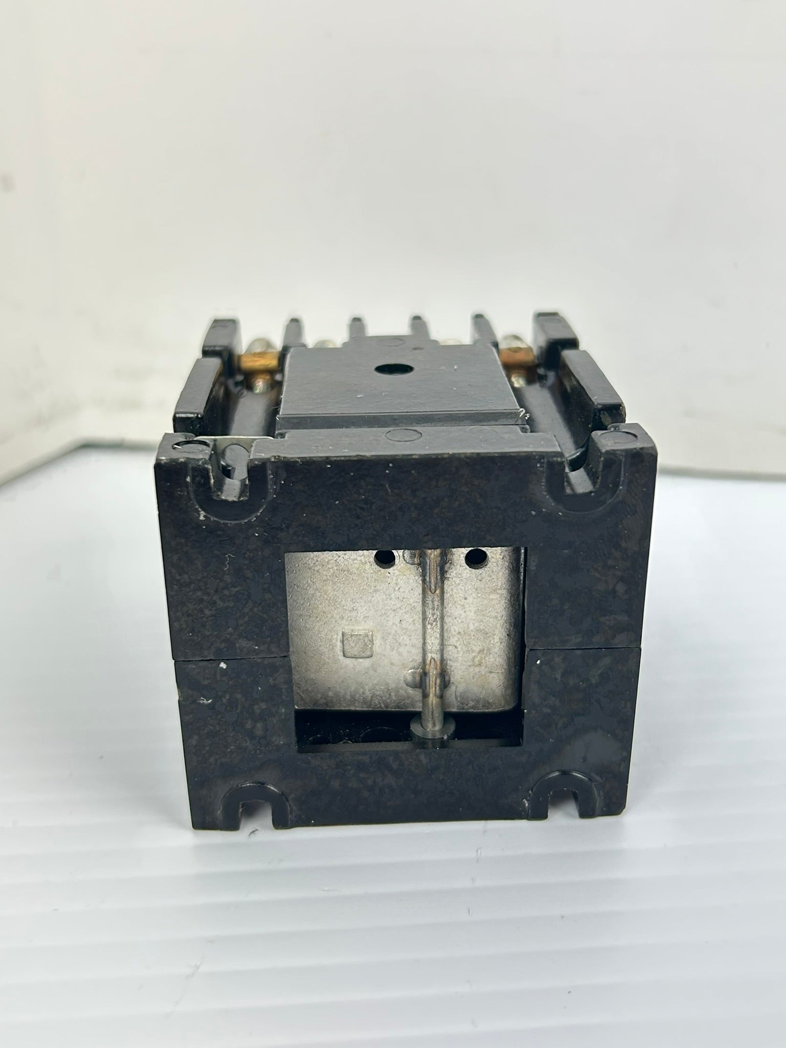 General Electric CR120A04002AA Industrial Relay Series A 300V 10A