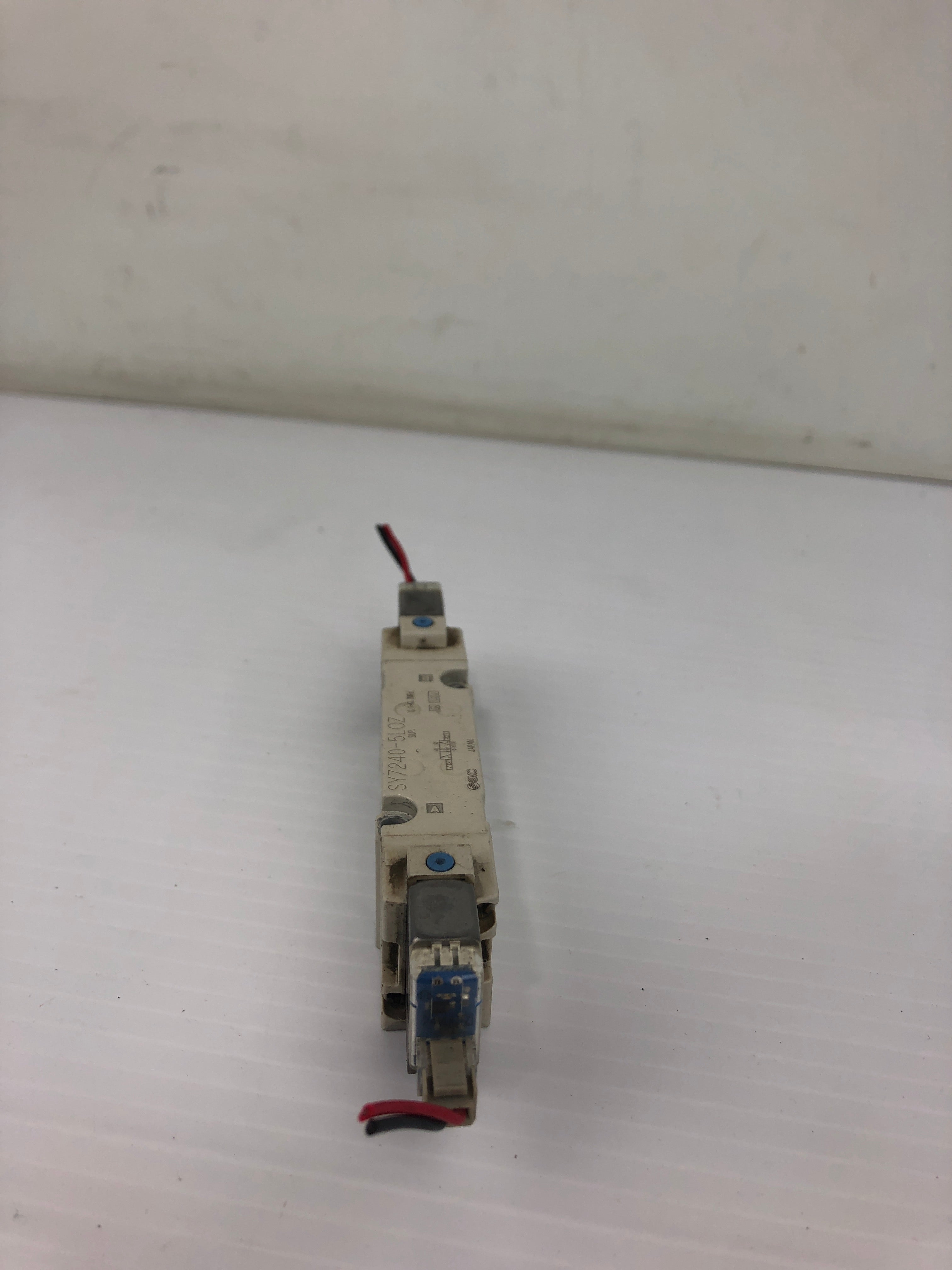 SMC SY7240-5L0Z Solenoid Valve 0.1~0.7MPa - Lot of 2