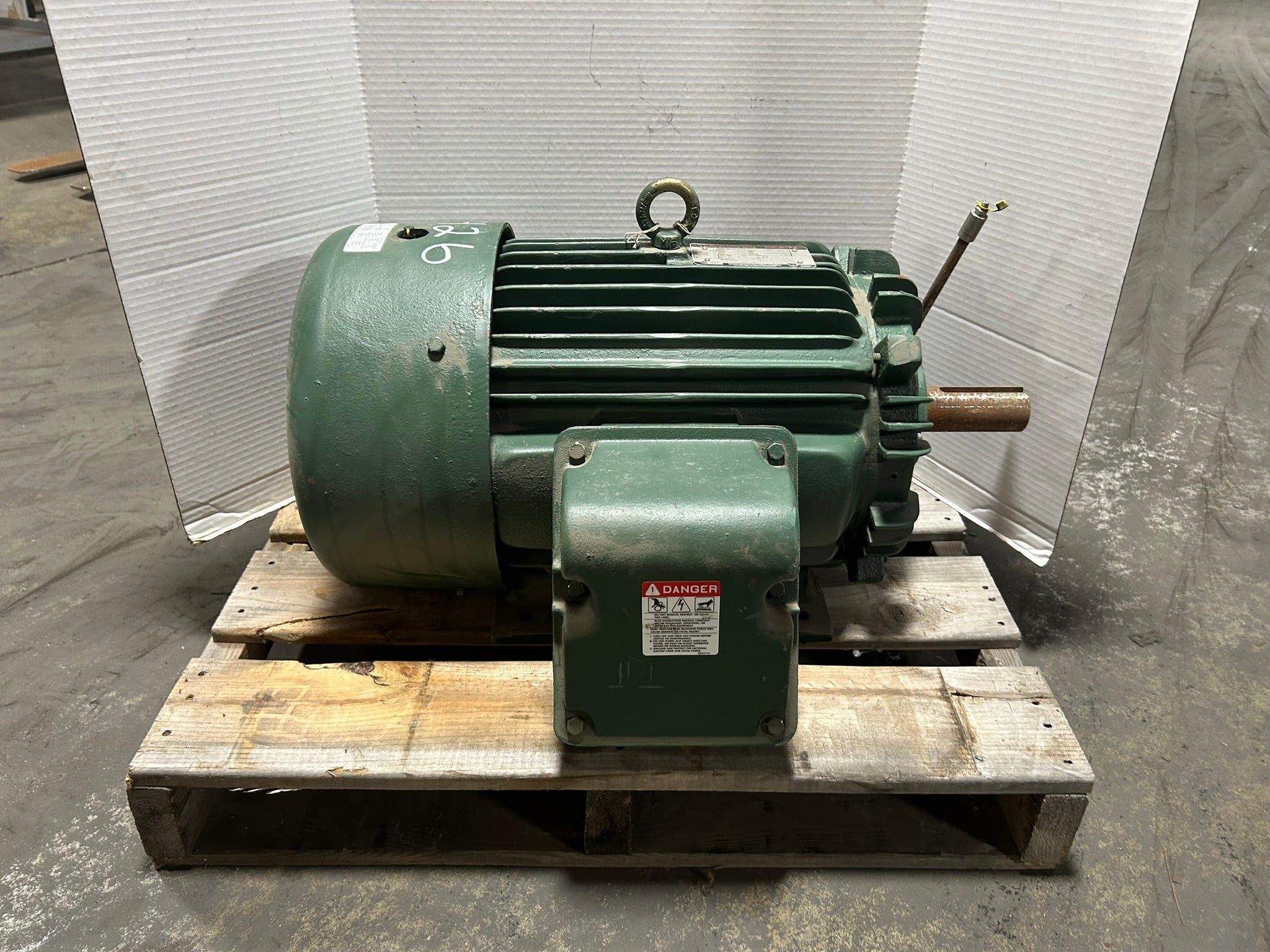 Toshiba B0108FLF3BMH0 Induction Electric Motor 3 PH 10 HP EQP III-XS
