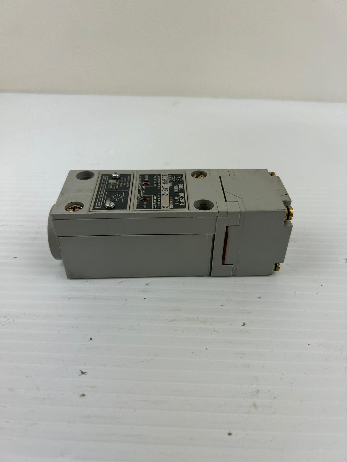 Allen-Bradley 802PR-LABH2 Inductive Proximity Sensor Series C 60-132VAC 14mm