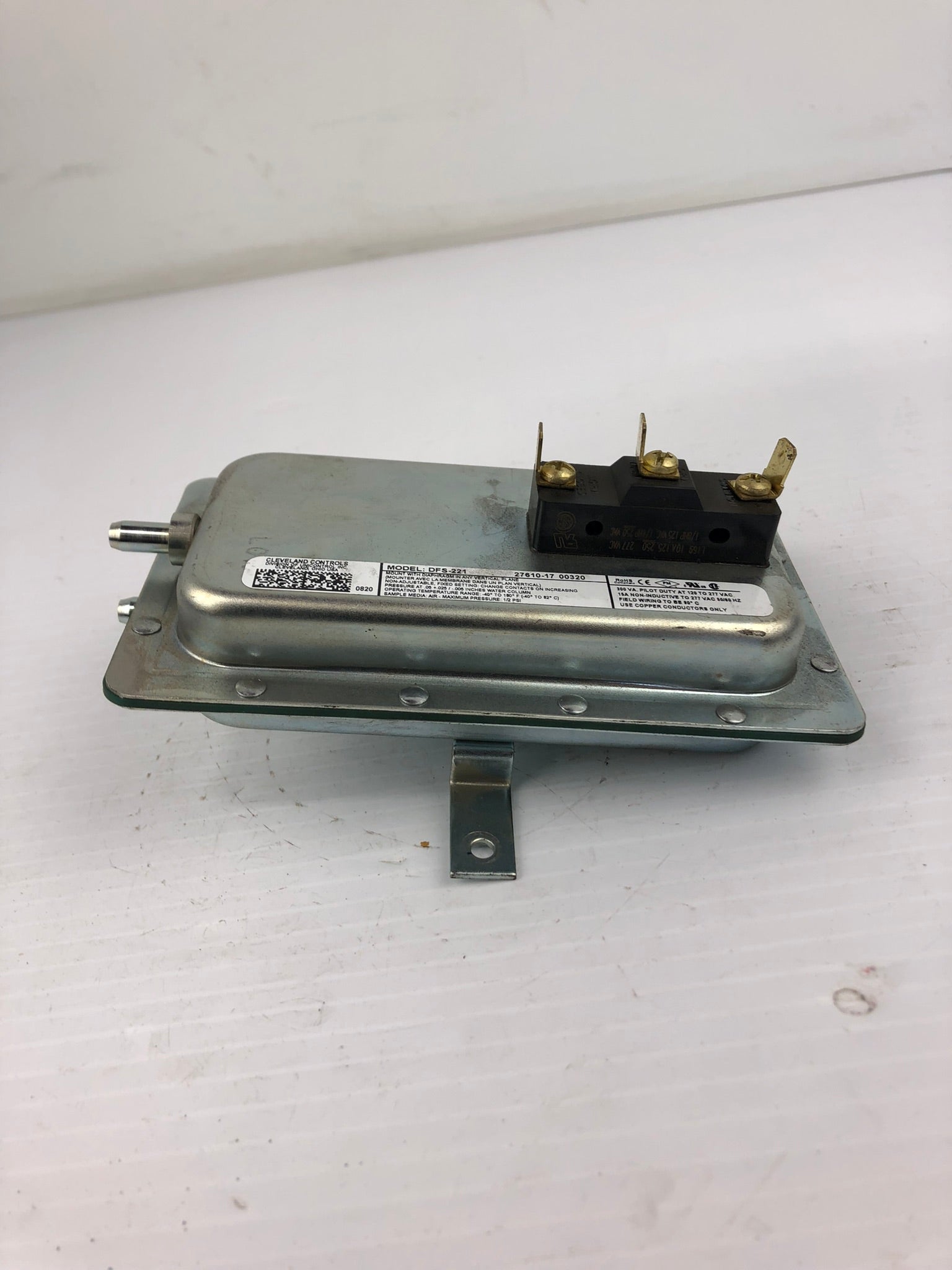 Cleveland Controls DFS-221 Air Sensing Switch 27610-17 00320