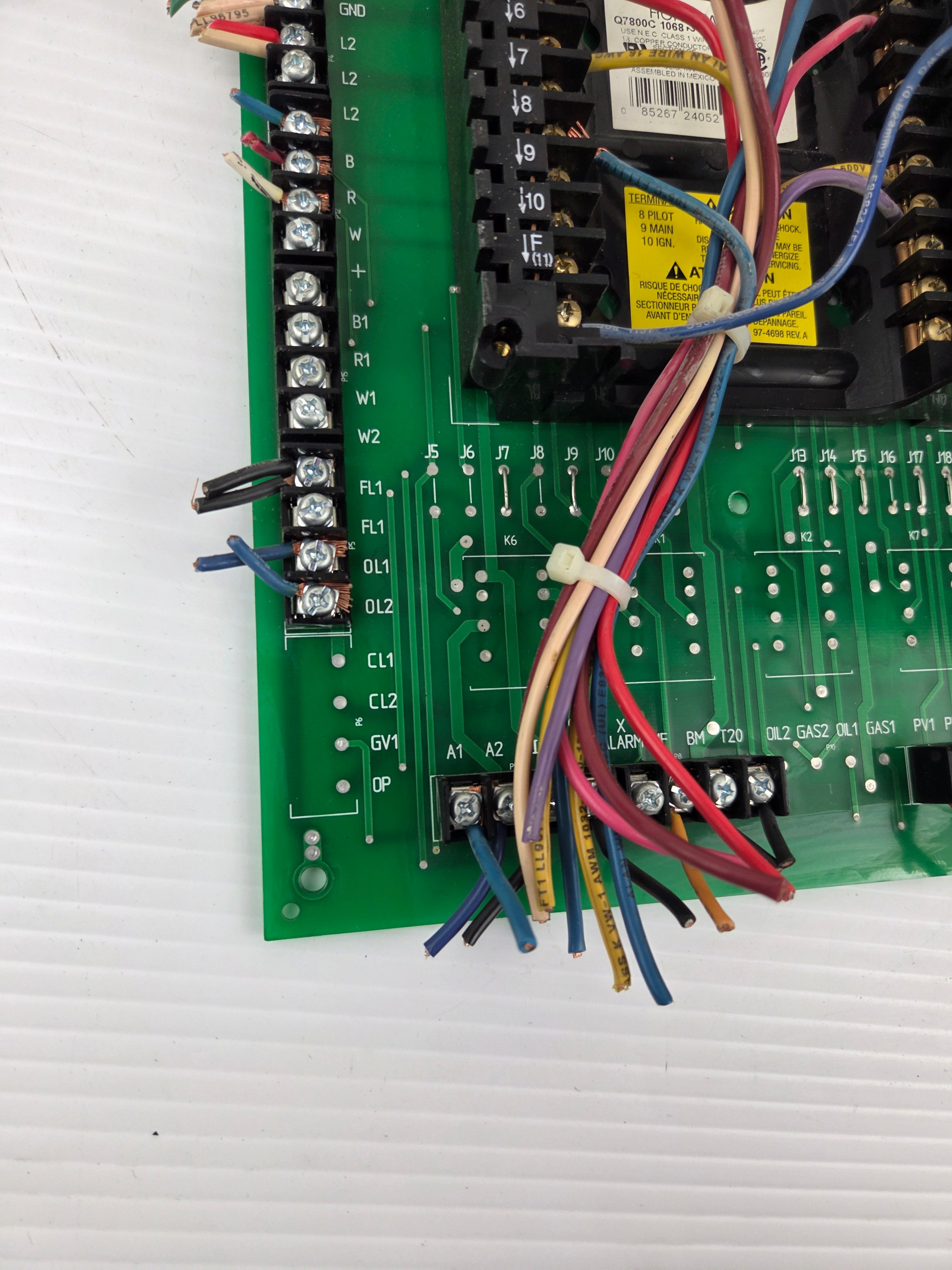 Honeywell Q7800C 1068 Power Flame Burner Control Board 50011409-001 50011408