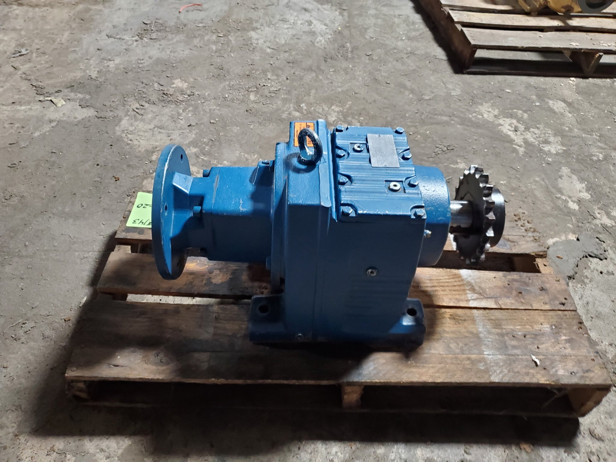 SEW Eurodrive R87AM213/215 Helical Gear Reducer Gearbox 27.84:1 63 RPM