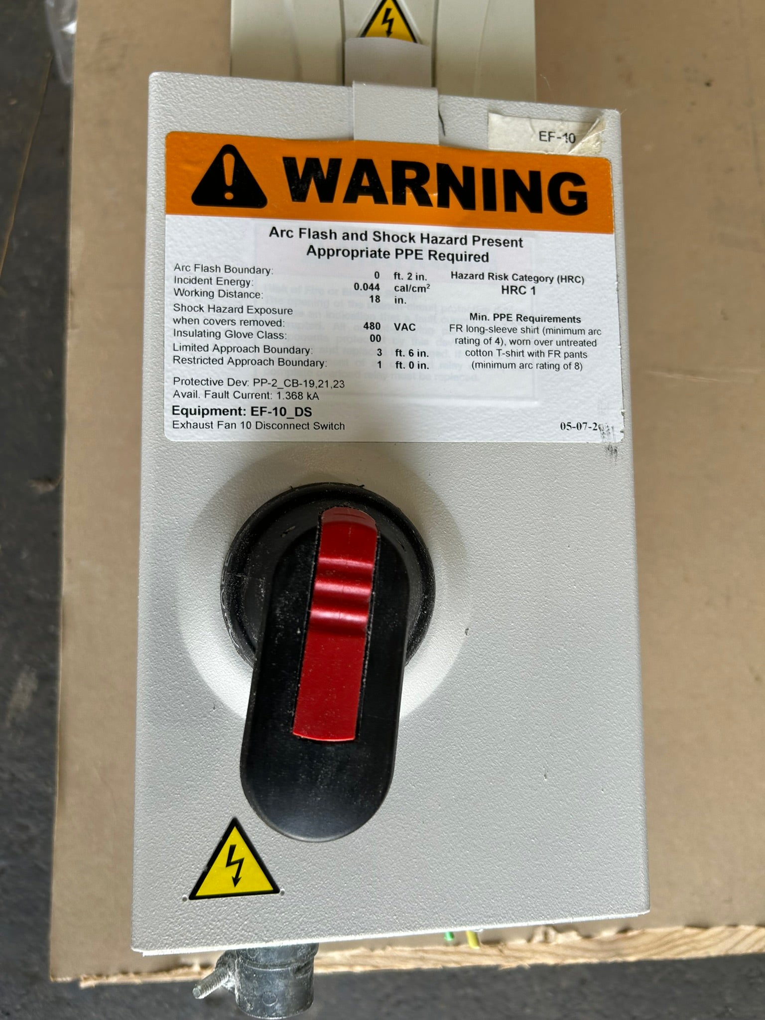 ABB ACH550-PCR-08A8-4 VFD Drive 480V 3PH 5HP with Disconnect Switch Enclosure