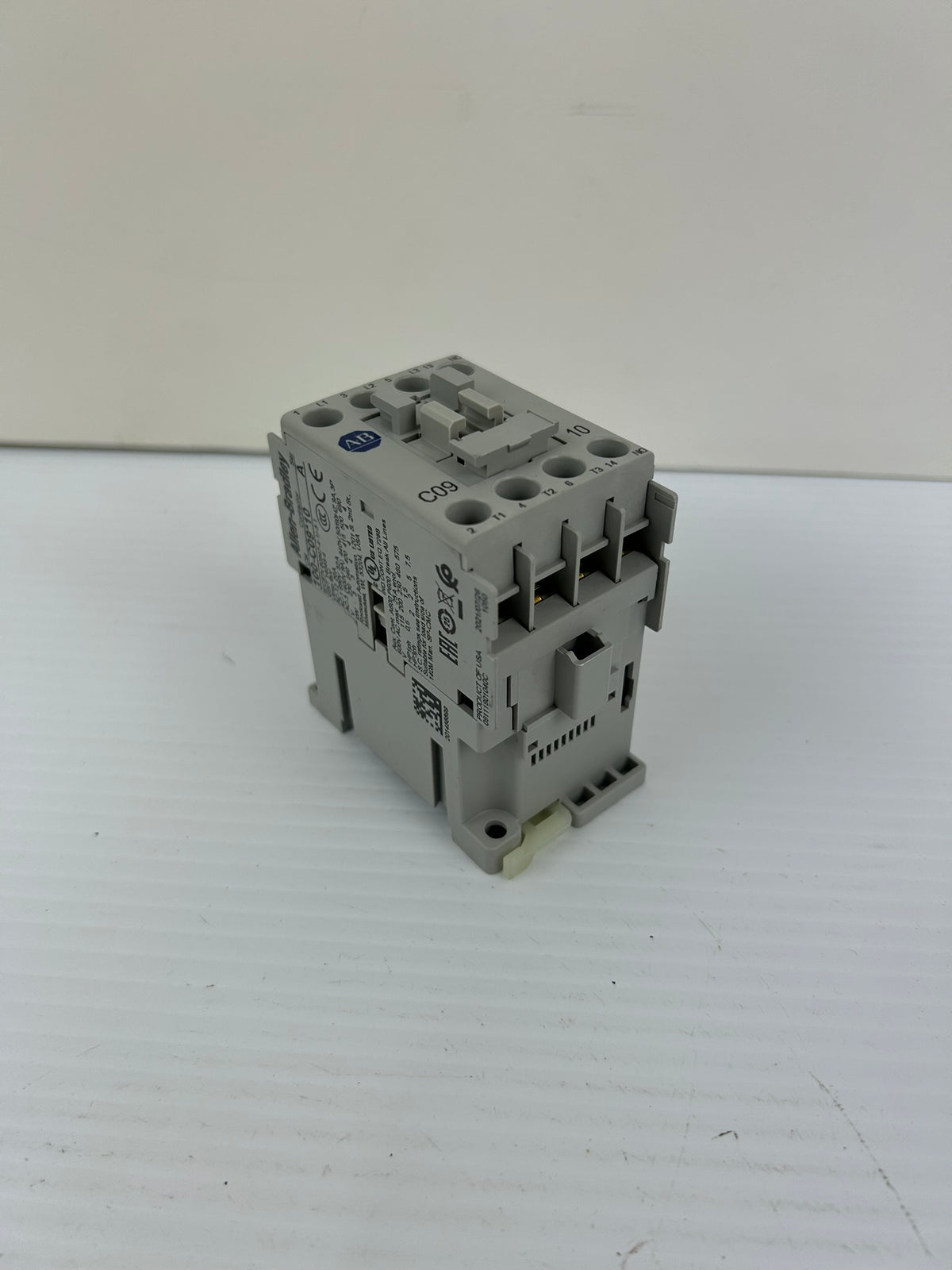 Allen-Bradley 100-C09J10 Series A Contactor 24V 60Hz 3 Pole 9A 1NO Bulletin 100