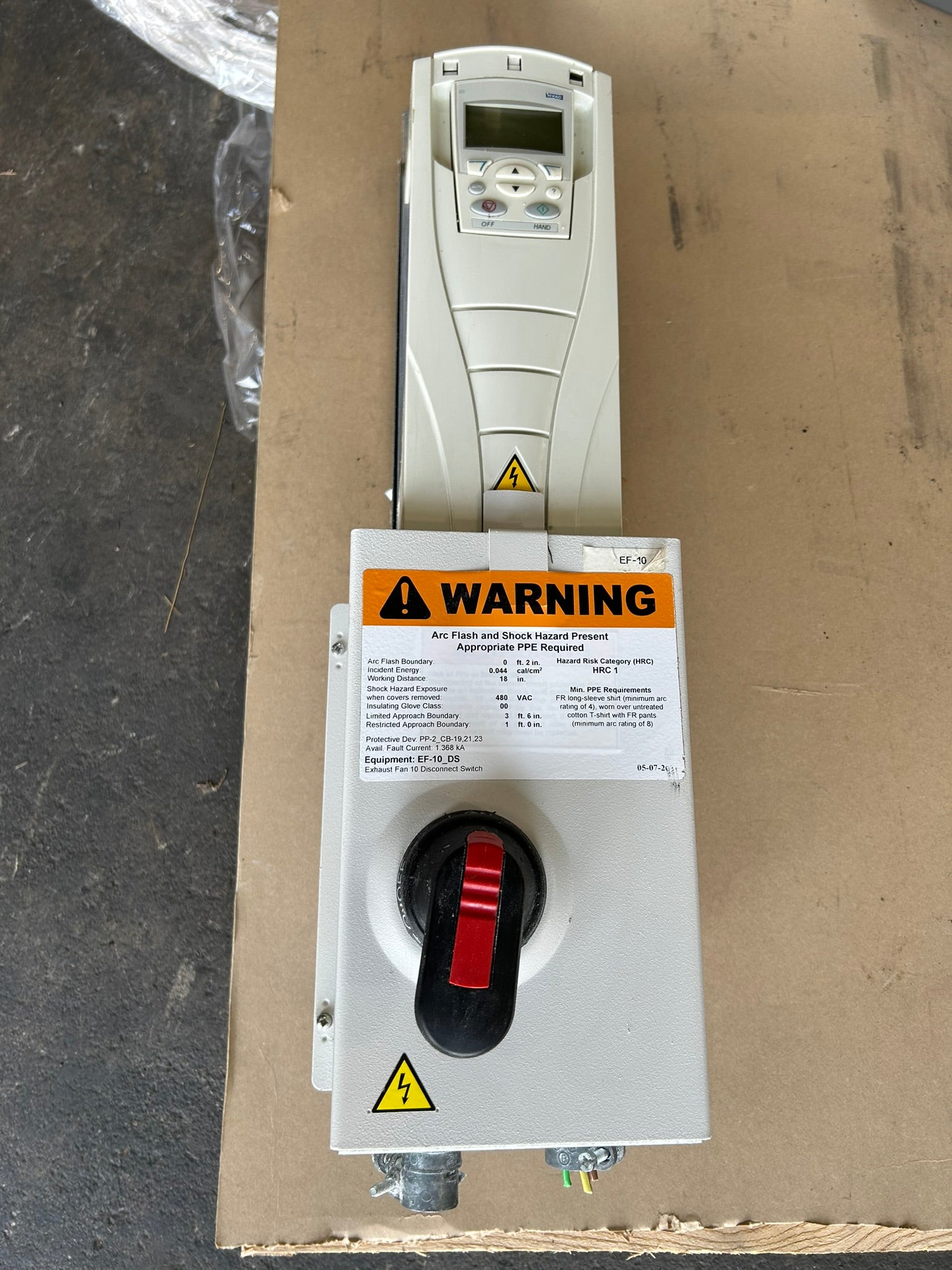 ABB ACH550-PCR-08A8-4 VFD Drive 480V 3PH 5HP with Disconnect Switch Enclosure