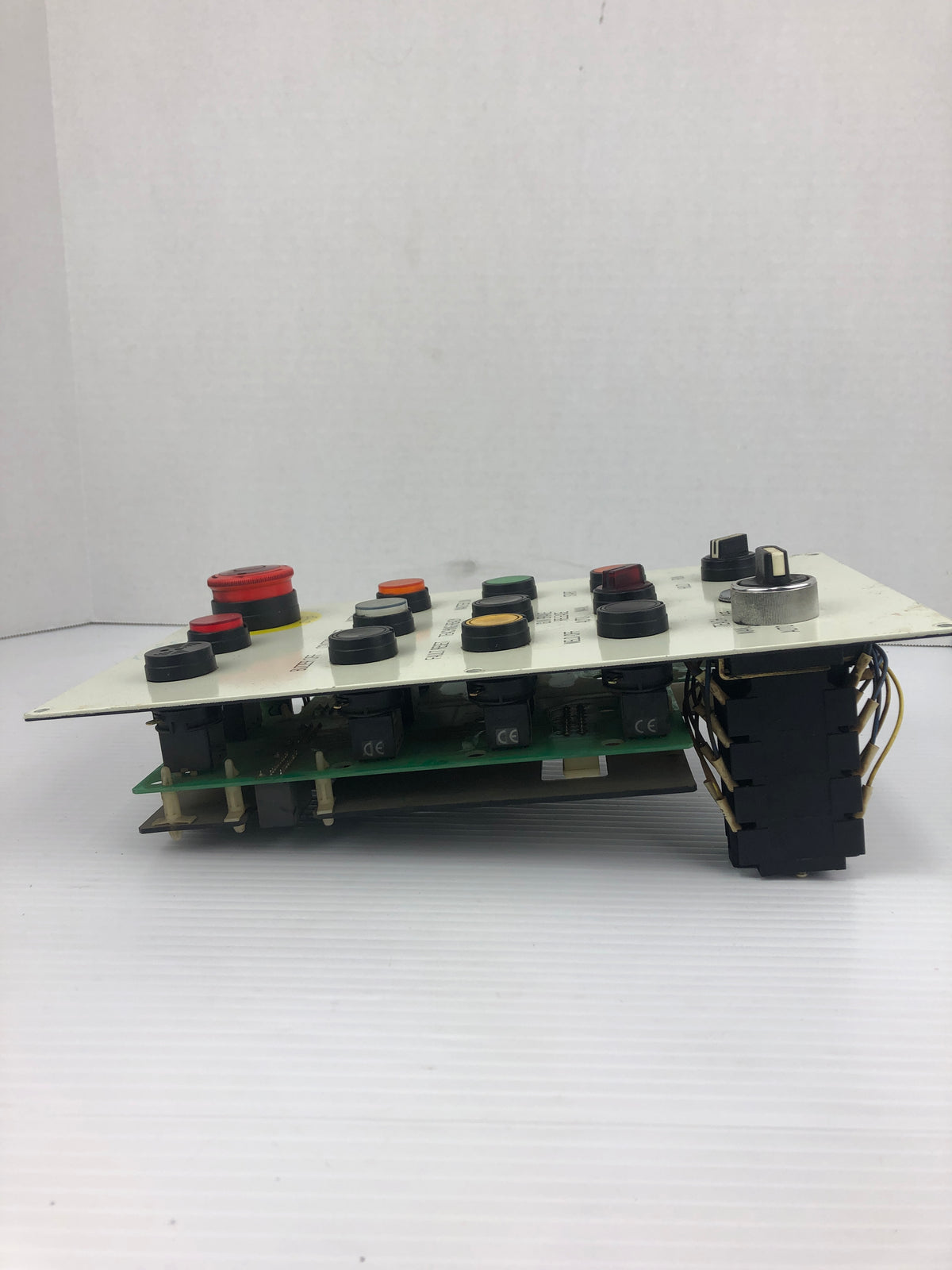 Idec Izumi ZY1C-SS3423 Pushbutton Control Panel 11X31-012
