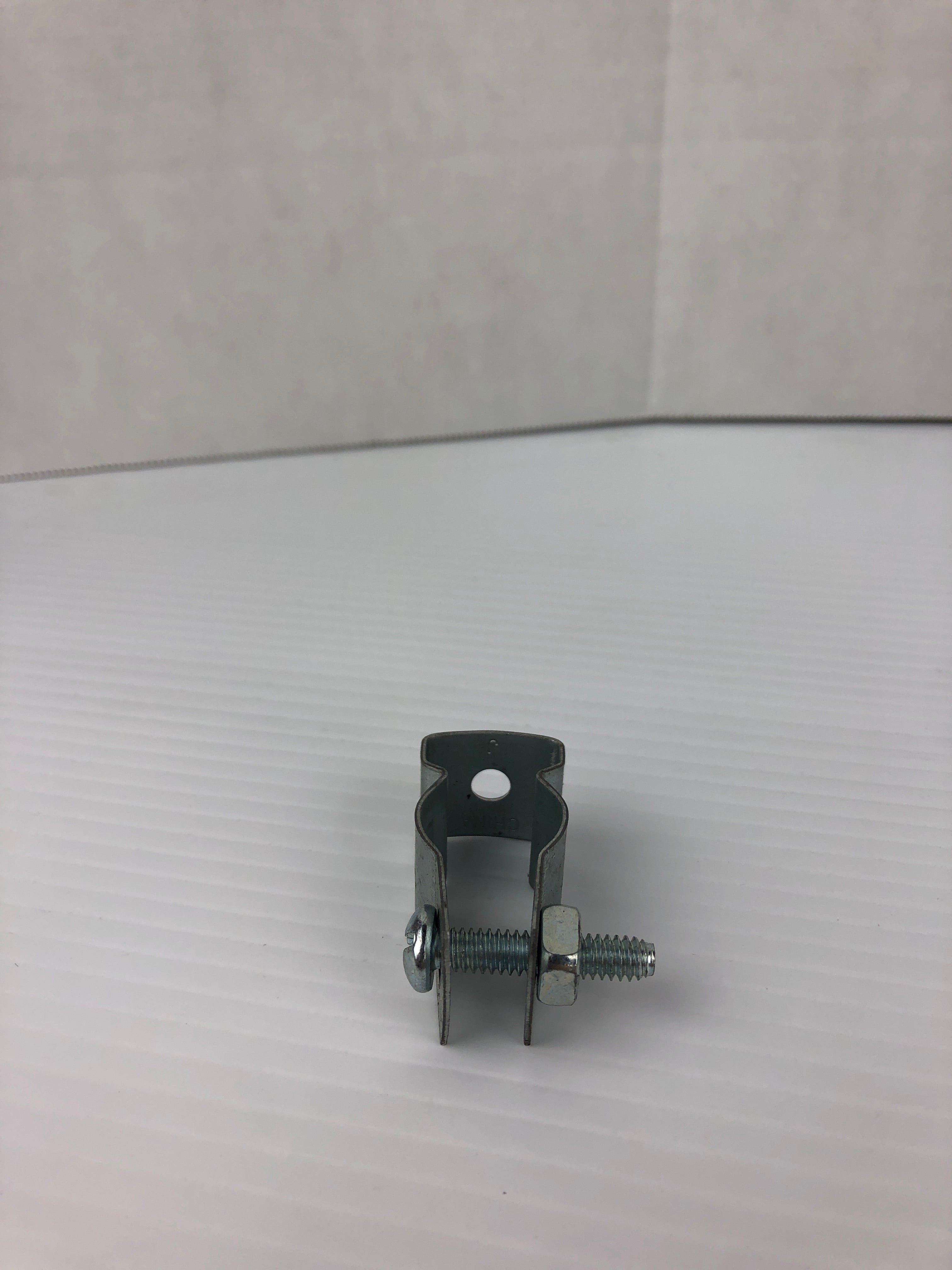 Grainger 6XC37G Conduit Hanger 1/2" - Lot of 100