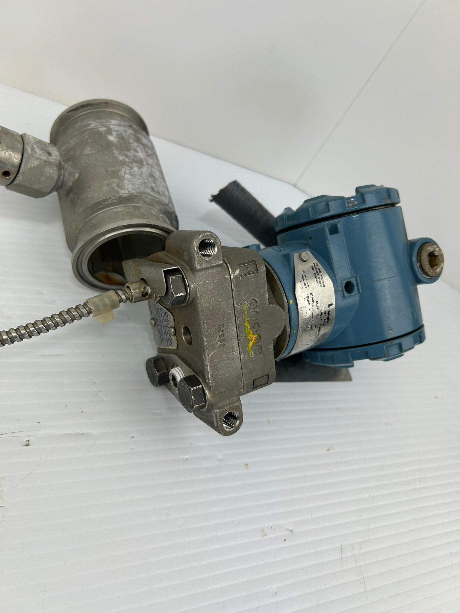 Rosemount 3051CG2A22A1AS1B4 Pressure Transmitter Sensor with Base 31562