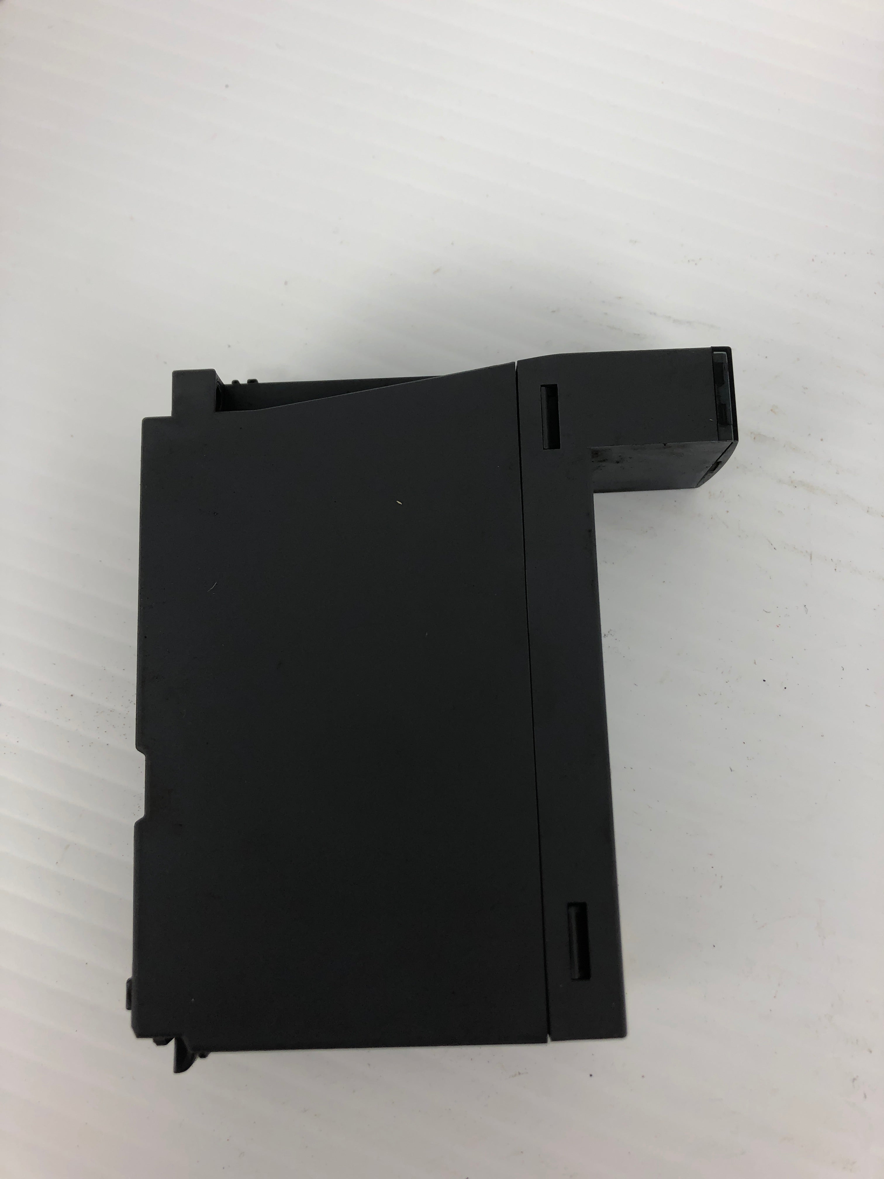 Mitsubishi QY40P PLC Output Module 12/24VDC 0.1A 5VDC 0.07A - Missing Terminal