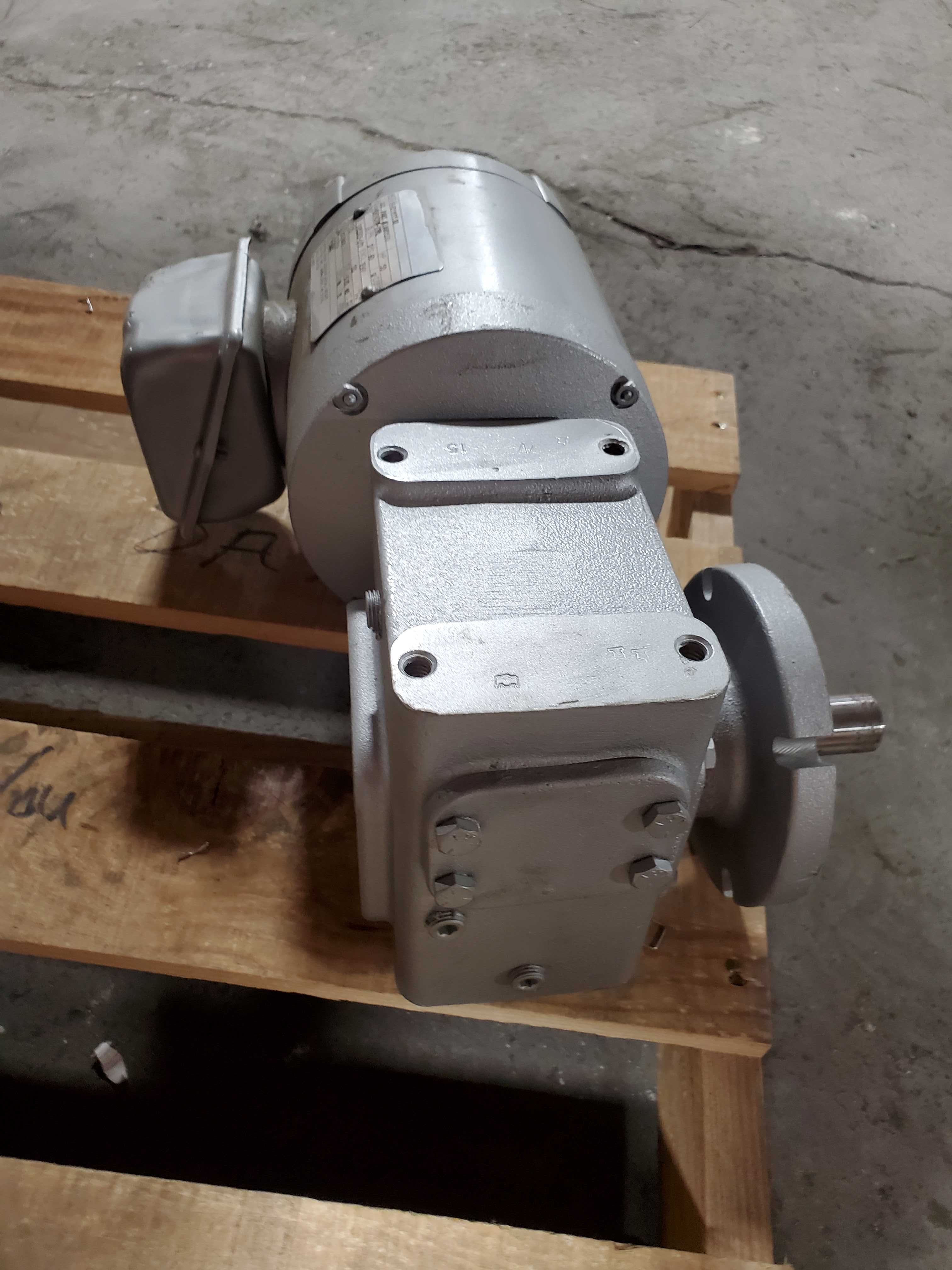 Electra-Gear EL-FLMG821-15-LL-EK50ETW Gear Motor 3 PH, 60Hz, .50 HP, 1725 RPM