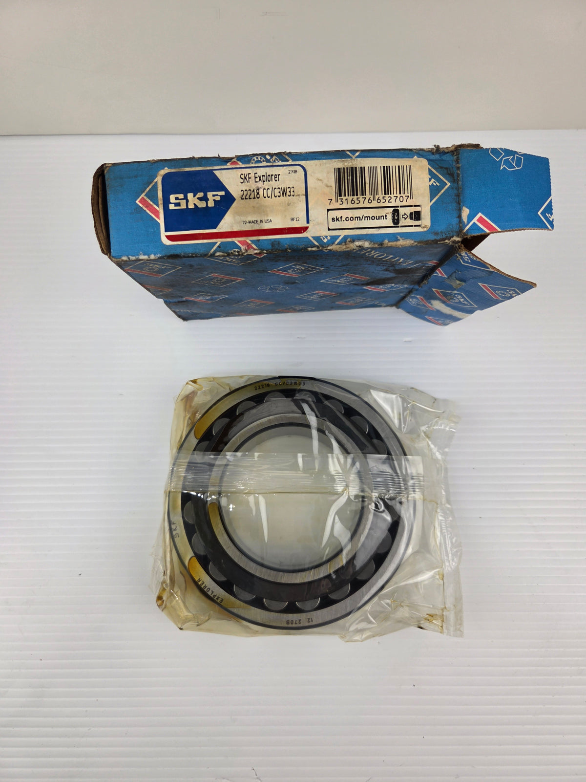 SKF Explorer 22218 CC/C3W33 Spherical Roller Bearing 22218CCC3W33