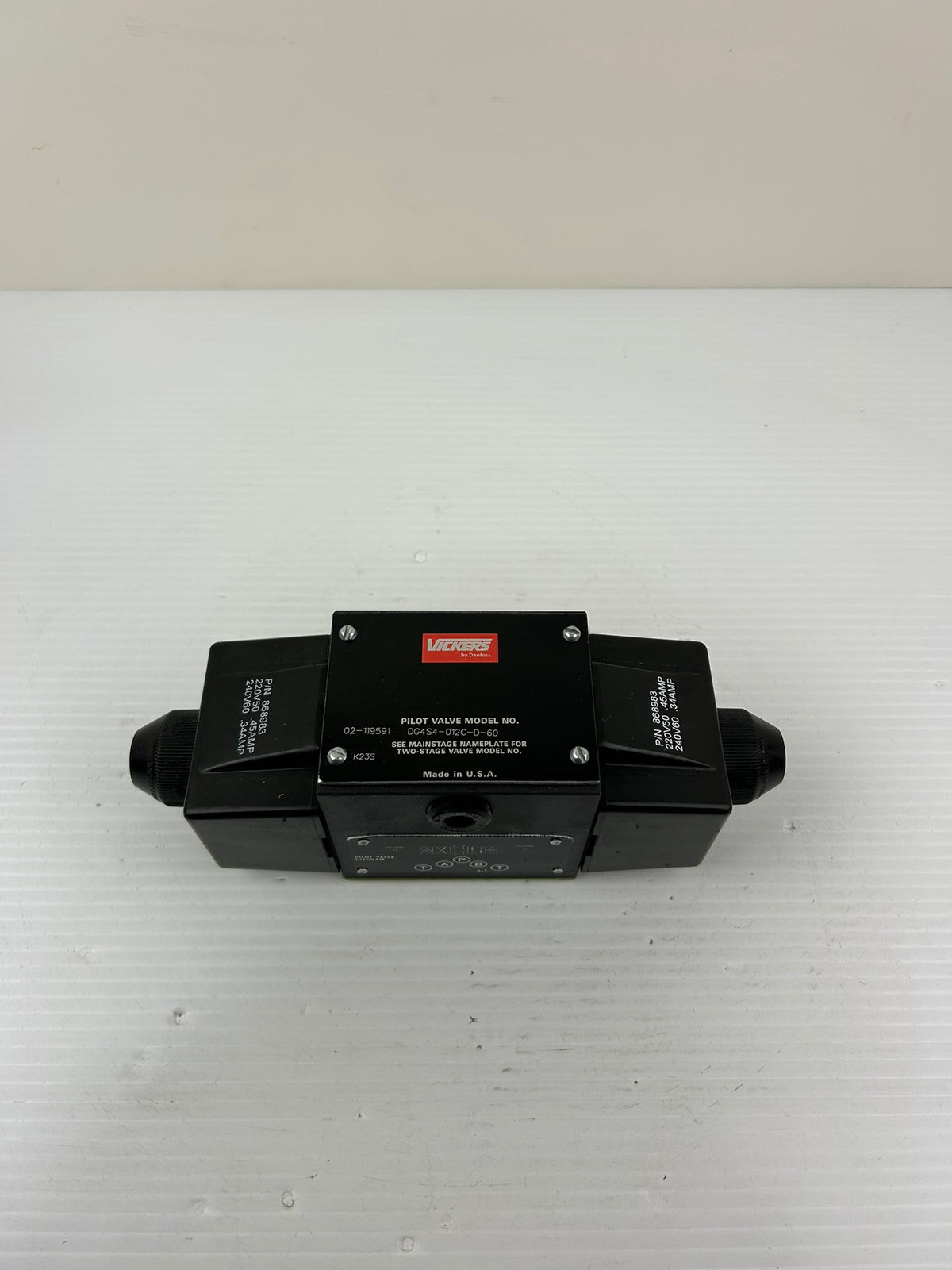 Vickers DG4S4-012C-D-60 Hydraulic Pilot Valve 02-119591 Danfoss