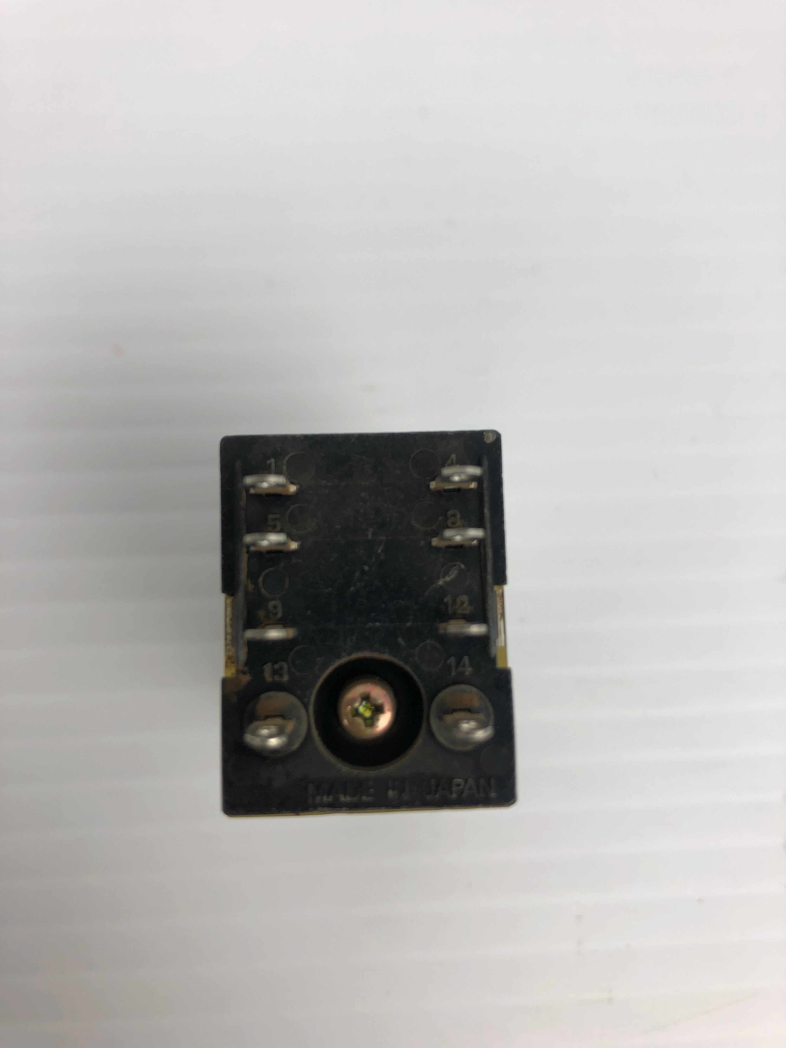 Omron MY2ZN-CR Relay 200/220VAC 3A - Missing Base