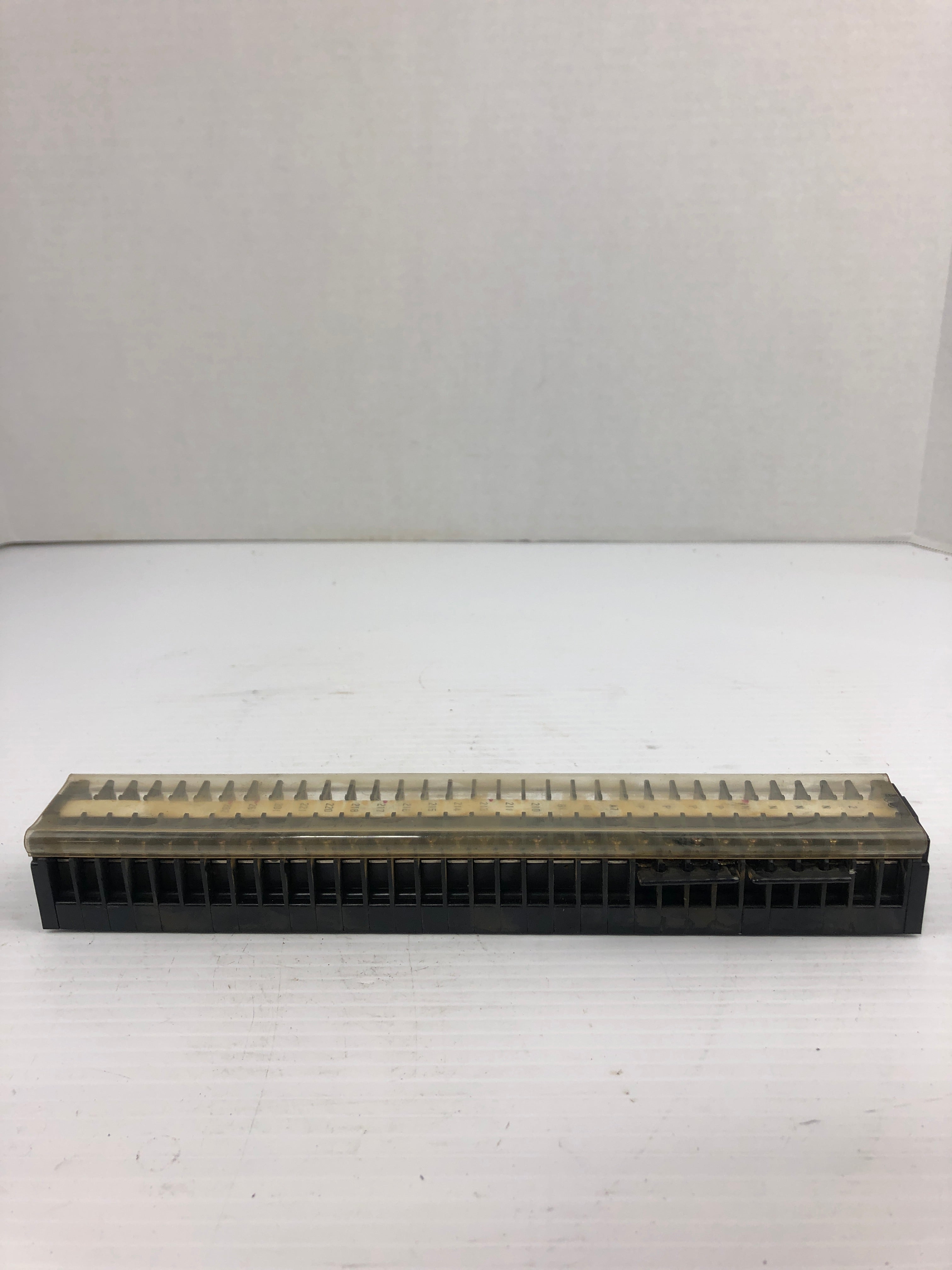 Idec BNE15W Terminal Block 600V 32P