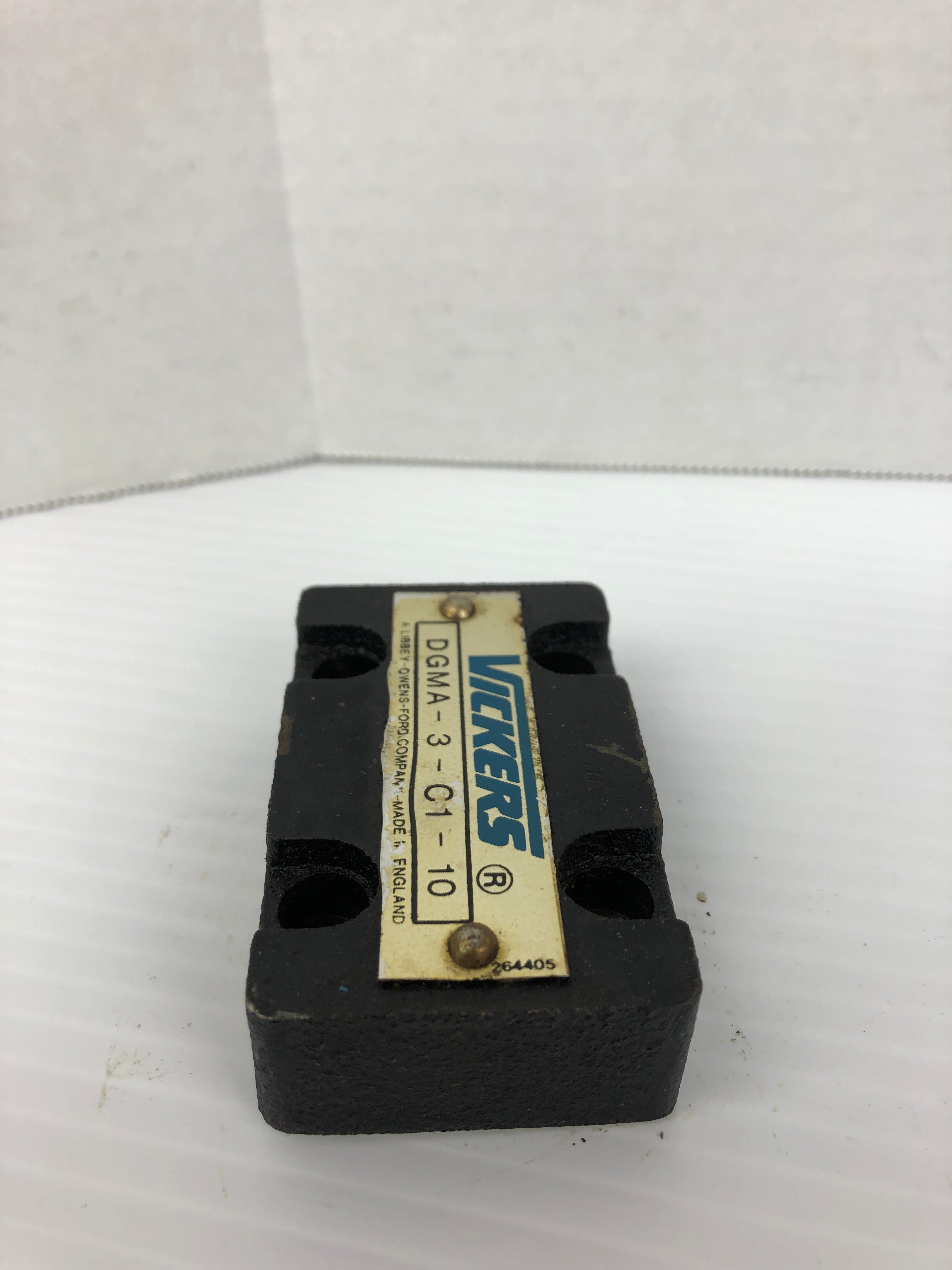 Vickers DGMA-3-C1-10 Valve Connection Plate