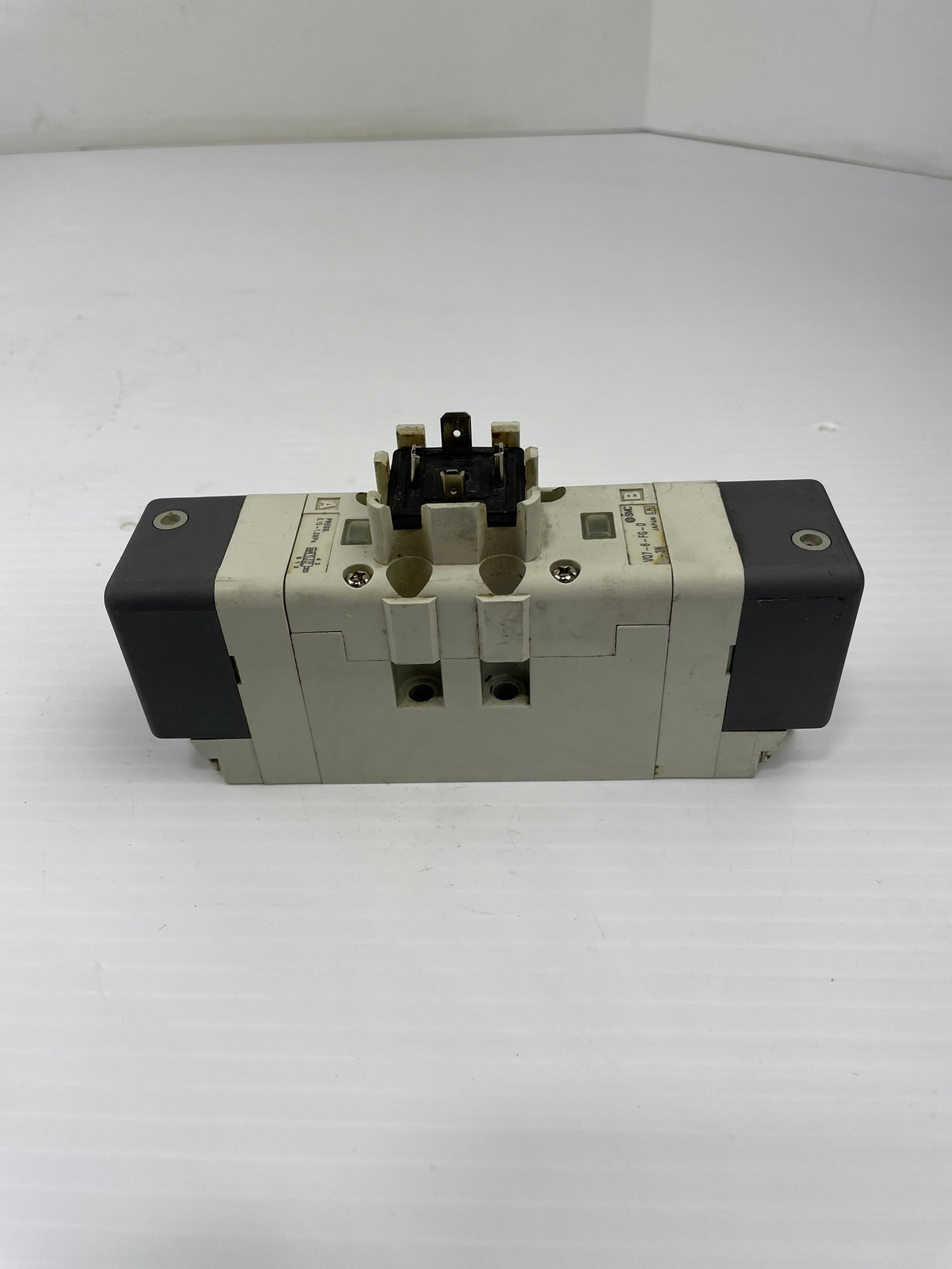 SMC Solenoid Valve VQ7-6-FG-D-3N Pressure Rating 0.15~1.0MPa