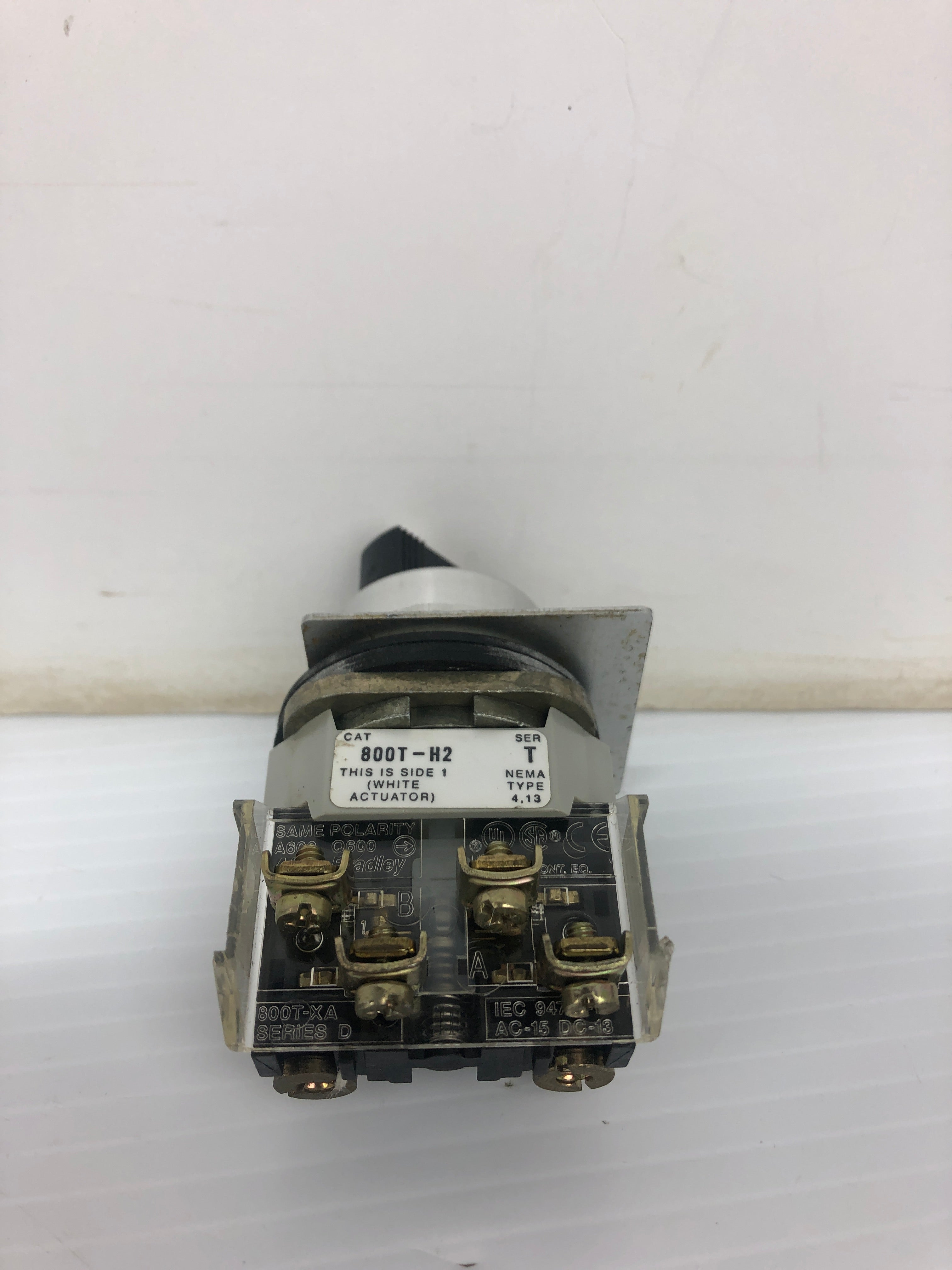 Allen-Bradley 800T-H2 Selector Switch Type: 4,13 Ser. T