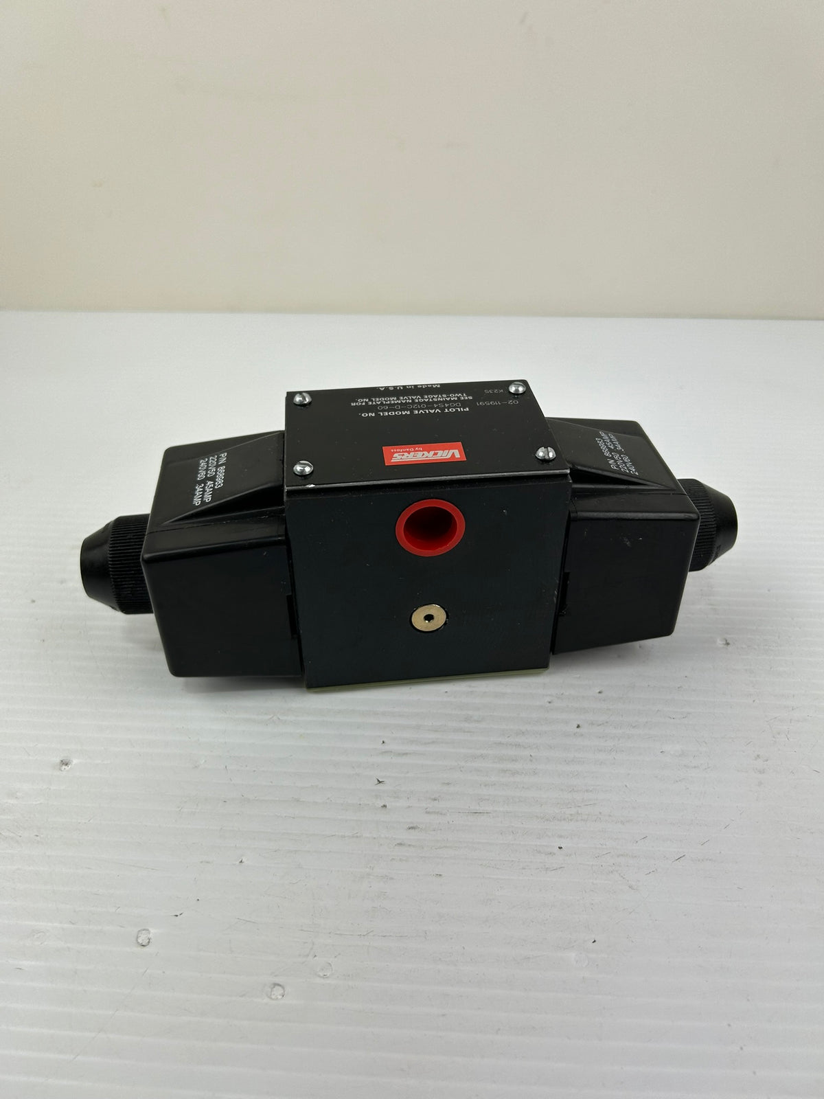 Vickers DG4S4-012C-D-60 Hydraulic Pilot Valve 02-119591 Danfoss