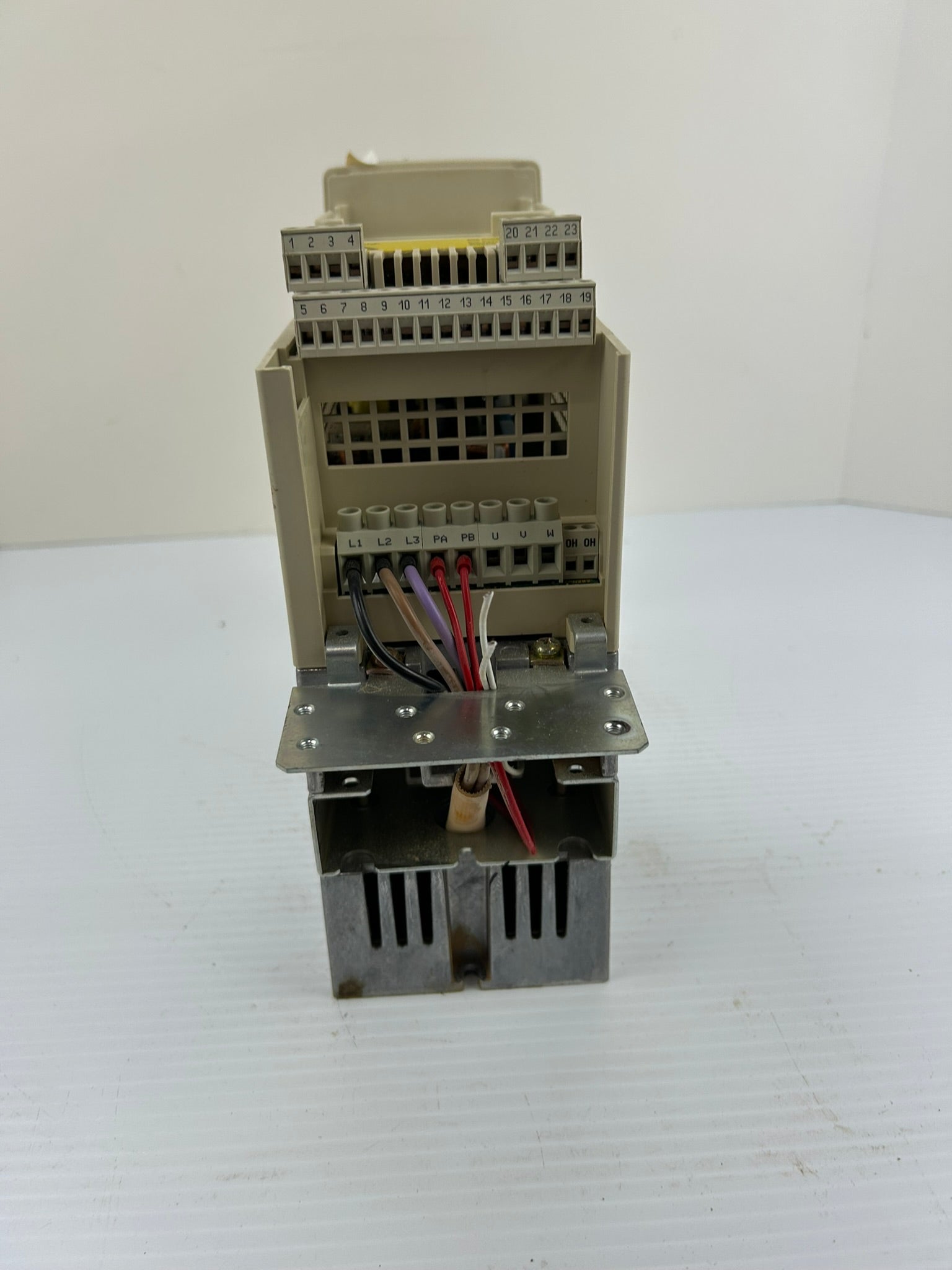 KEB Combivert F4 10.F4.C1D-4M00 V1.4 VFD Inverter Drive 2.2kW 4kVA 3PH