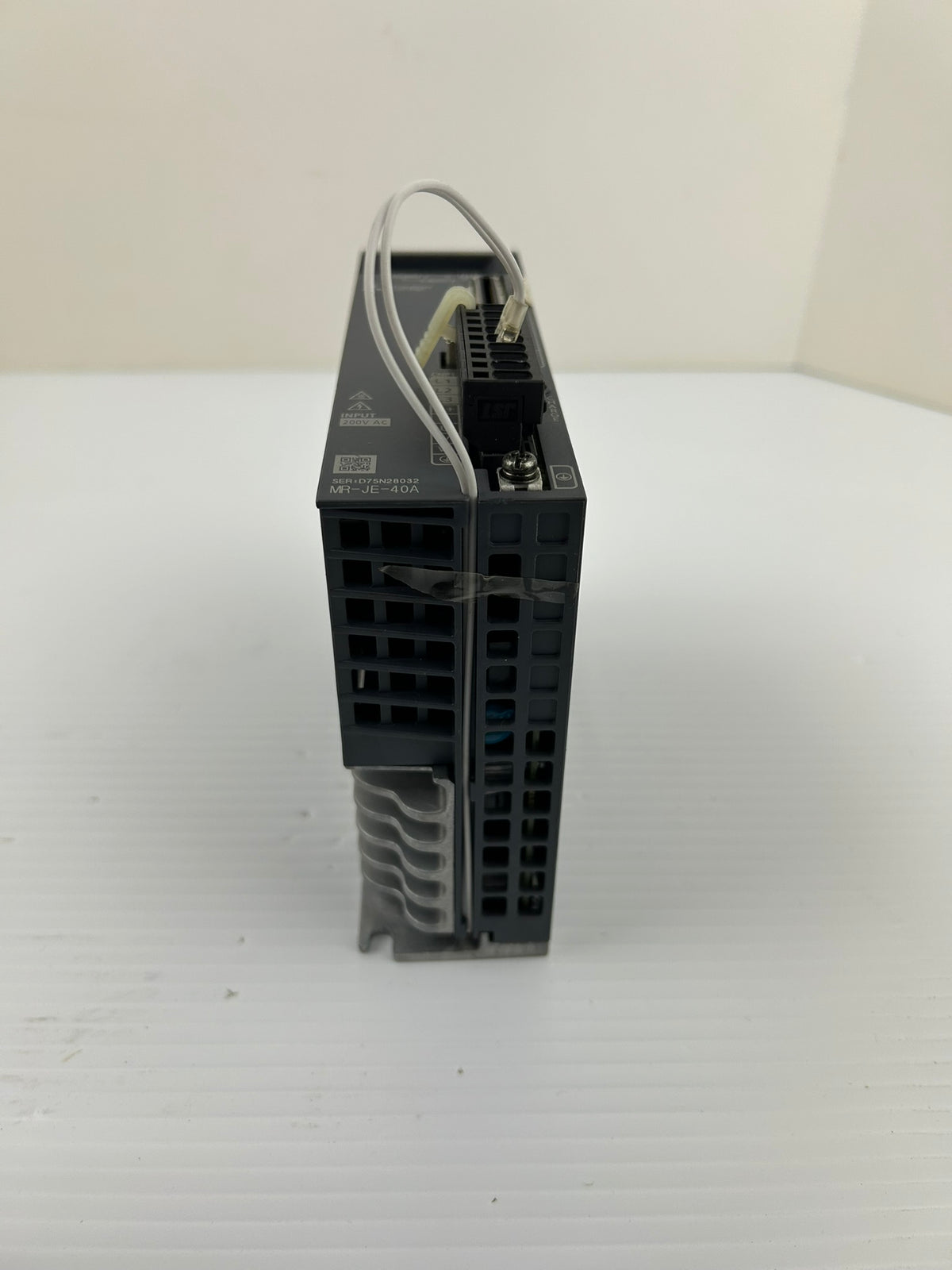 Mitsubishi MR-JE-40A AC Servo Drive 400W 200-240V 3 Phase MRJE40A