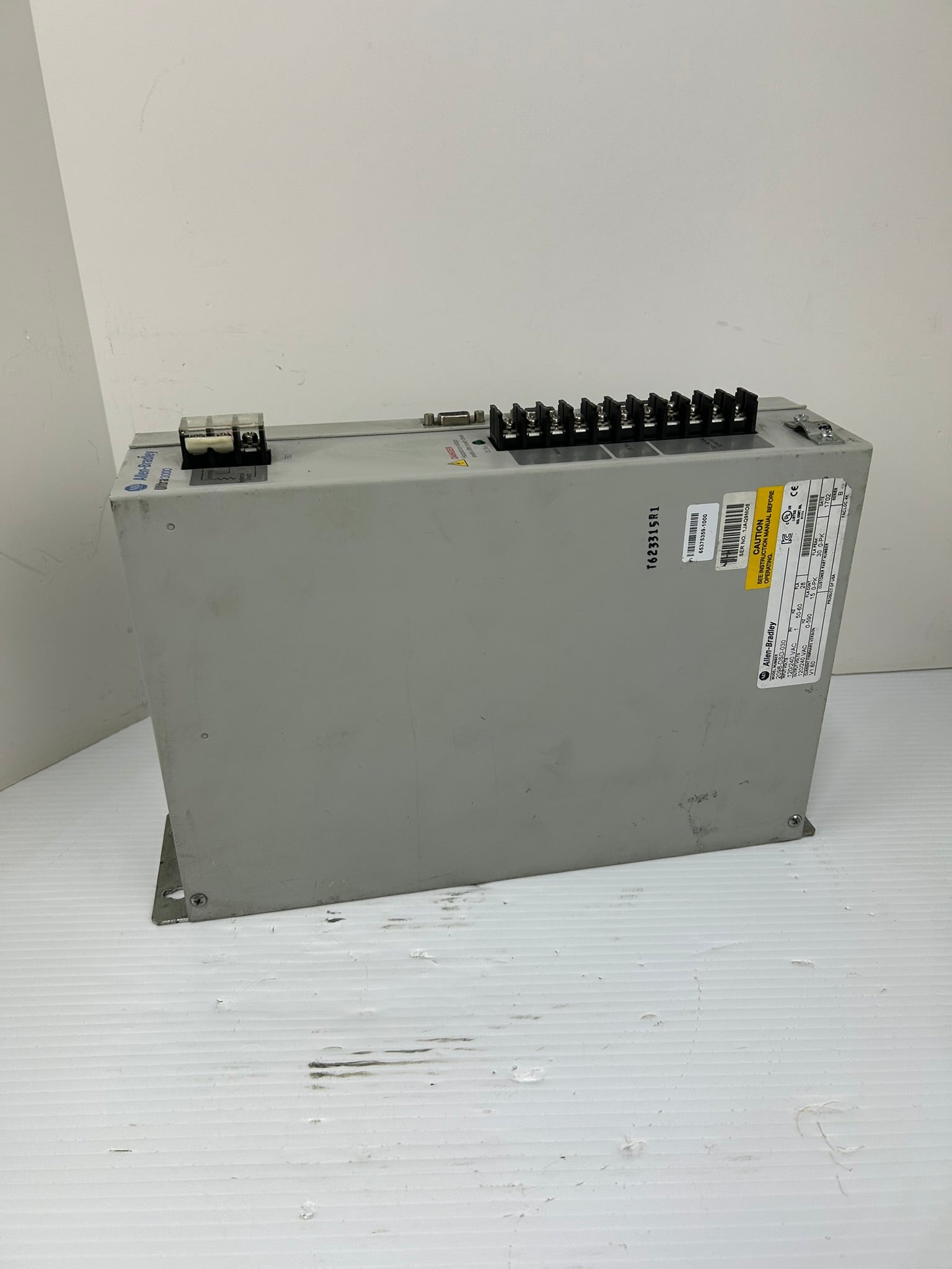 Allen Bradley 2098-DSD-030 Ultra 3000 Servo Drive 120/240VAC 1 PH Series B