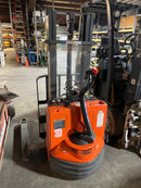 Toyota 7BWS10 Electric Jack Forklift Truck Walkie Straddle Stacker 2000 Lb. Cap.