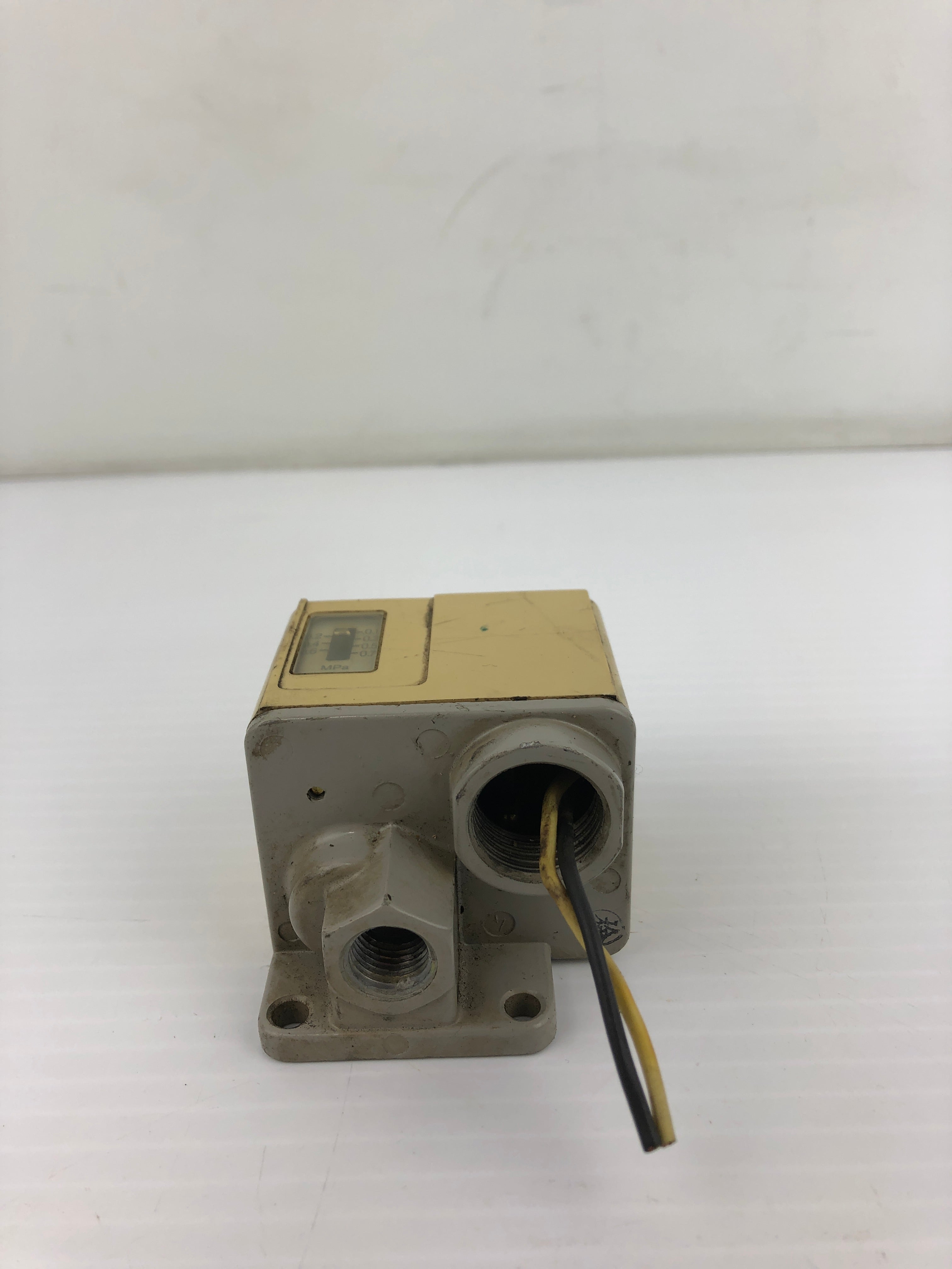 SMC IS3000-02L5 Pressure Switch 0.1~0.7MPa