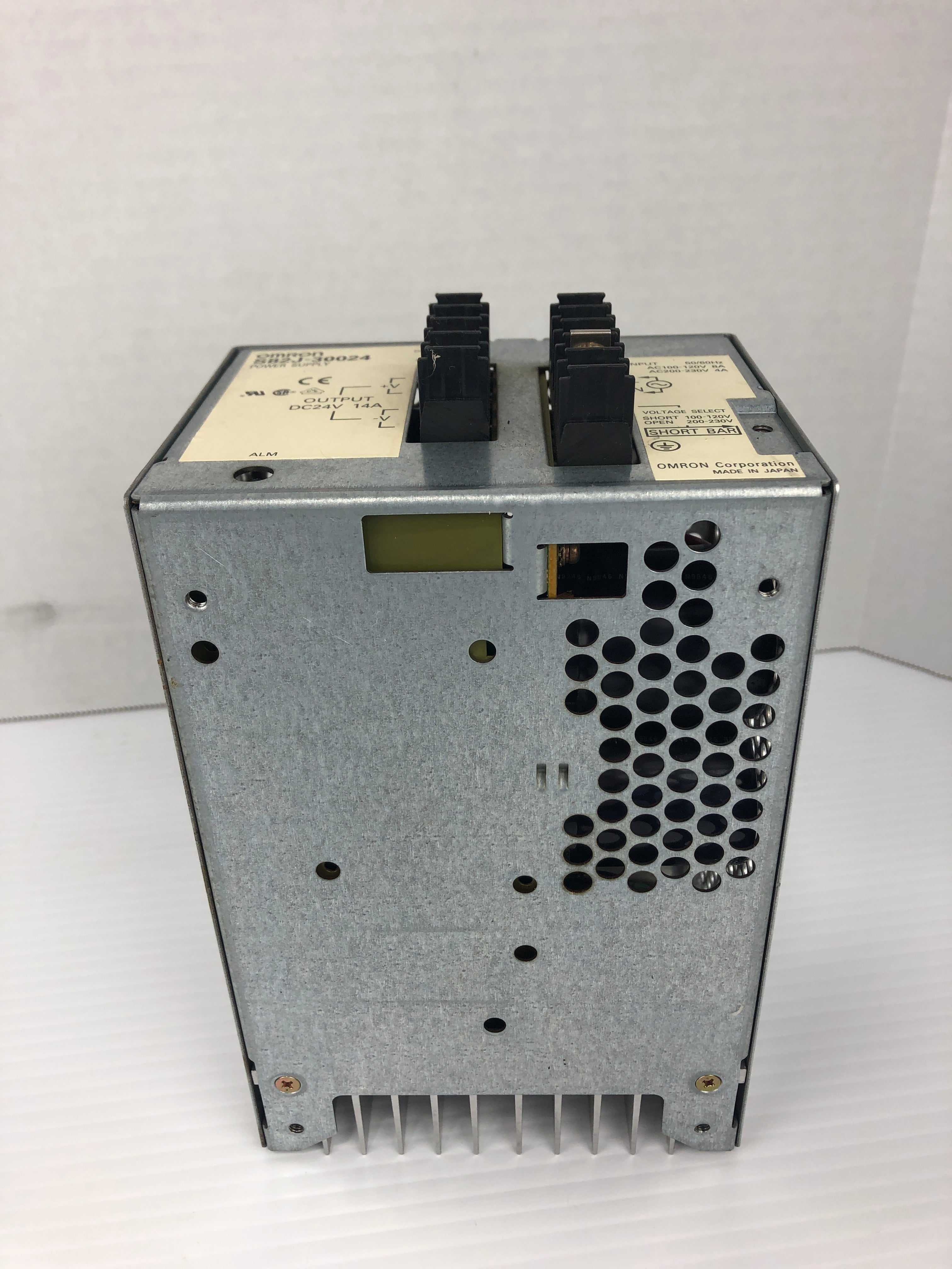 Omron S82J-30024 Power Supply 120-230V 4-8A 50/60Hz