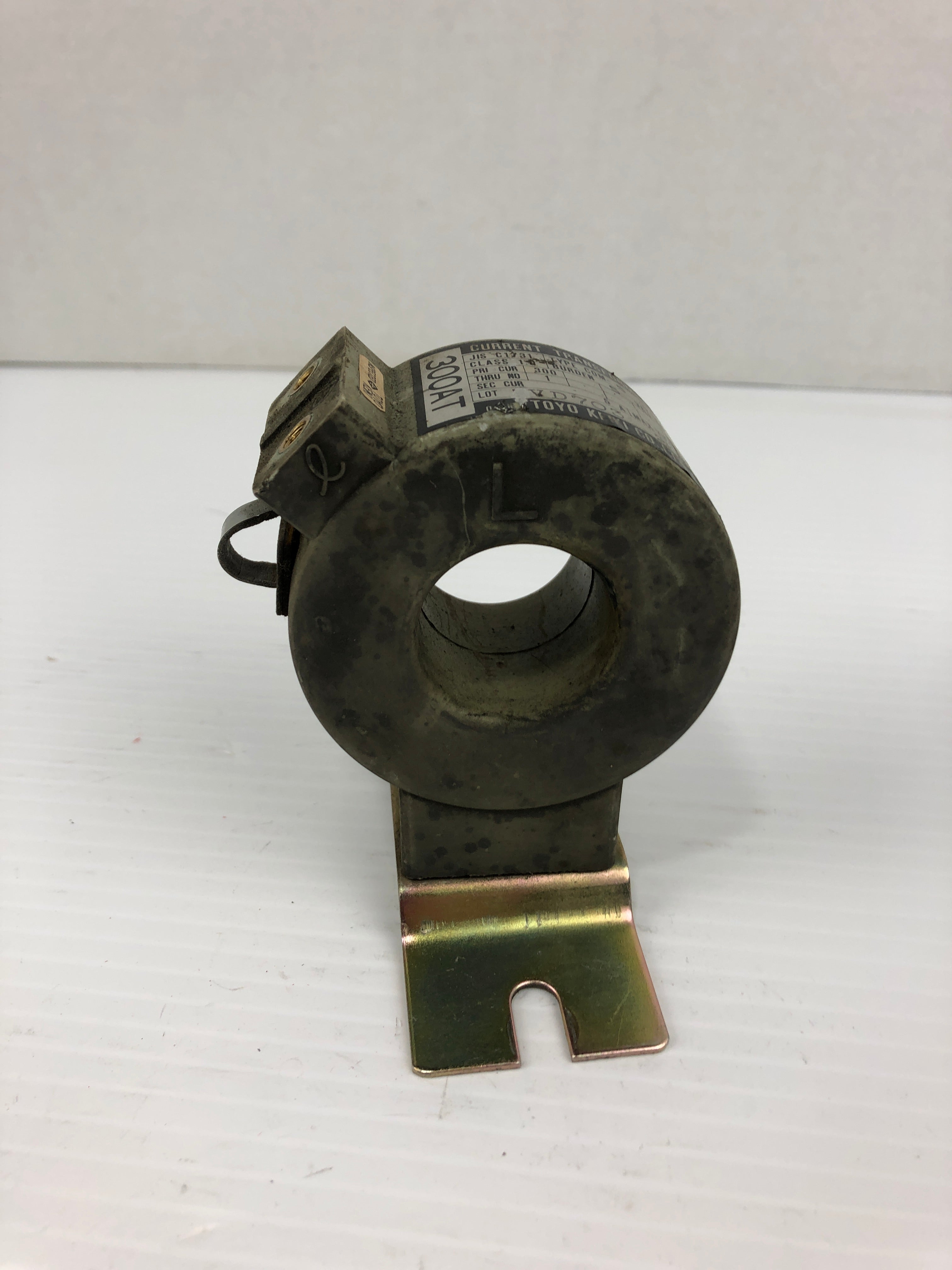 Toyo Keiki COM-5/30 Current Transformer Class 1.0 5VA 50/60Hz 300AT