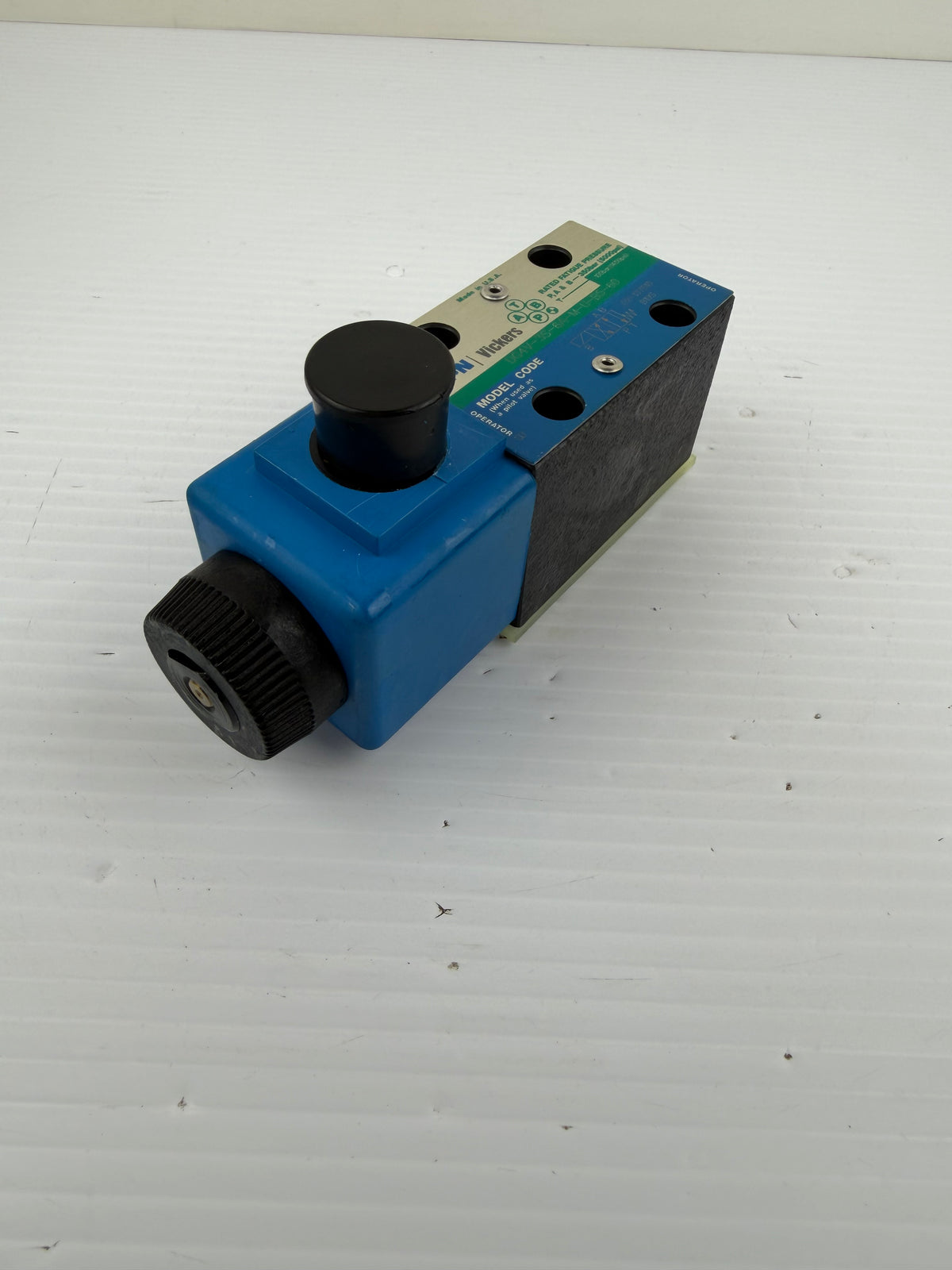 Eaton Solenoid Directional Valve DG4V-3S-6A-M-U-B5-60 5000 PSI