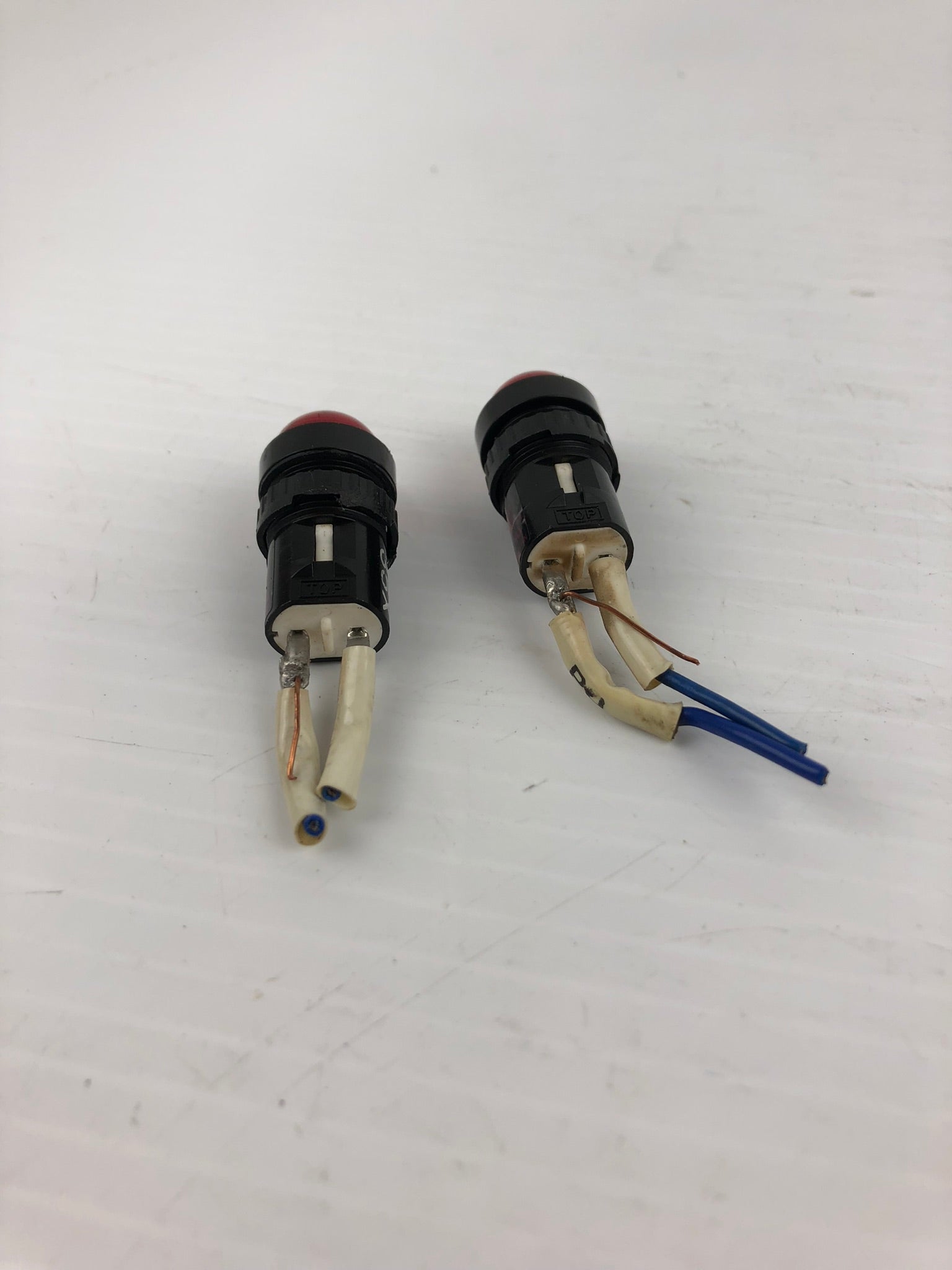 IDEC AP6M Red Pilot Light - Lot of 2