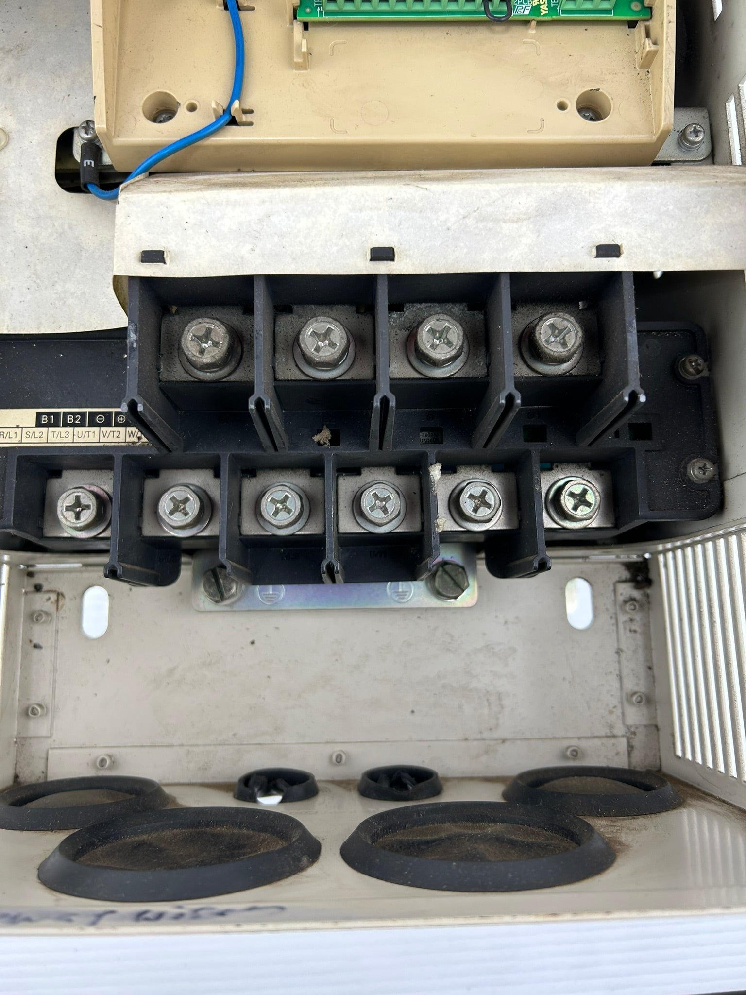 Yaskawa Electric CIMR-AU4A0058FAA Industrial AC Drive Rev E - Missing Top Cover