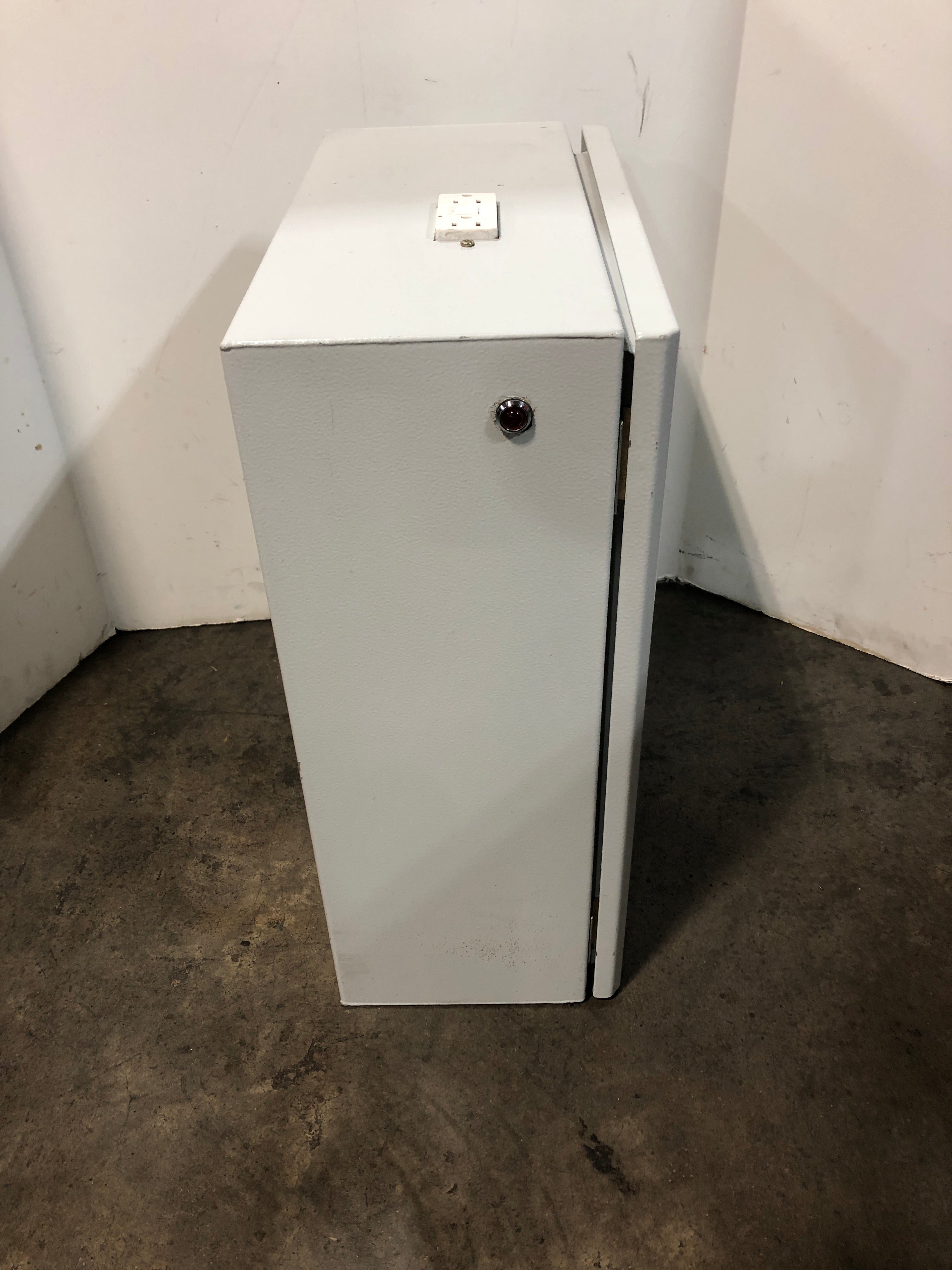 Schneider Electric NSYS3DC5420 Electrical Enclosure with Plus CS5 Power Supply